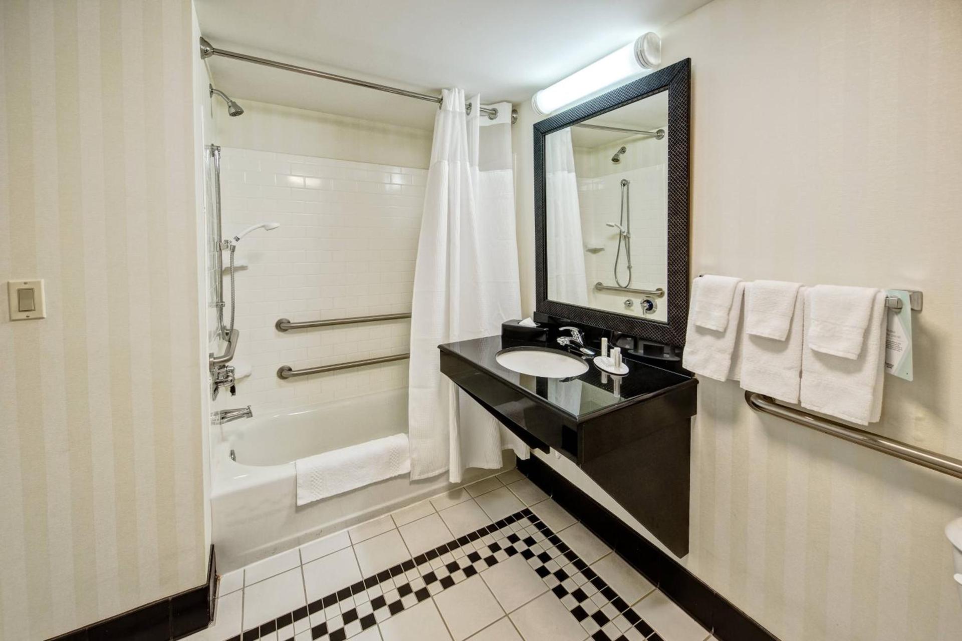 Fairfield Inn and Suites by Marriott Naples photo 12