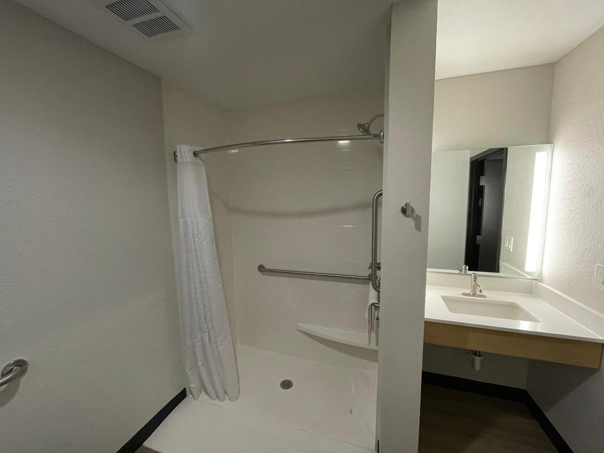 La Quinta Inn & Suites by Wyndham Augusta Fort Eisenhower photo 45