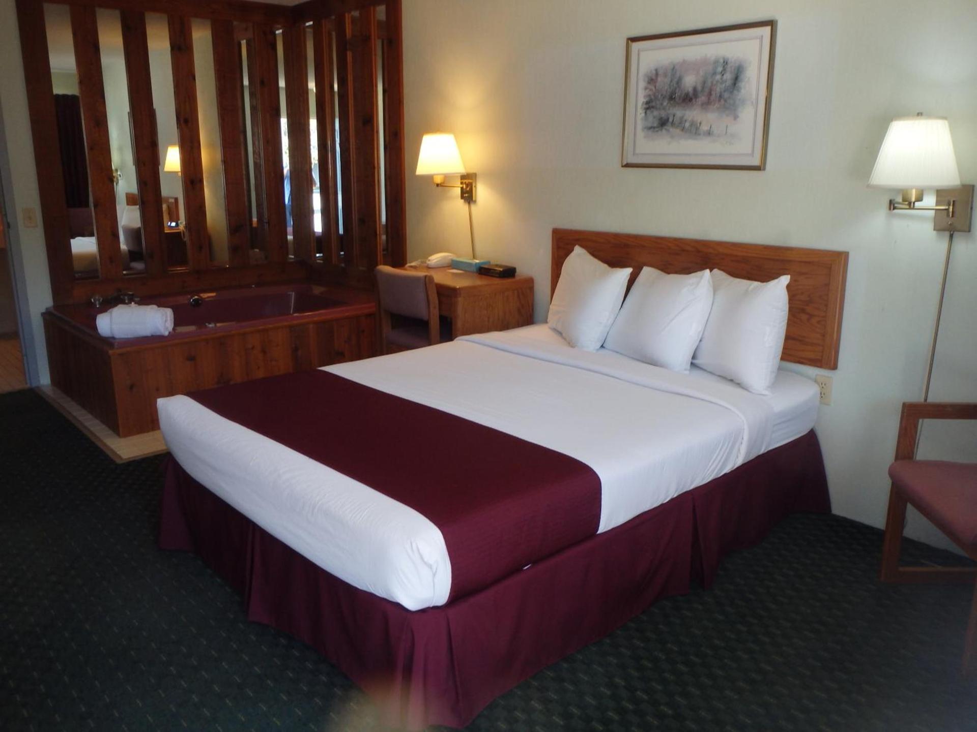 Americas Best Value Inn Saint Ignace photo 3