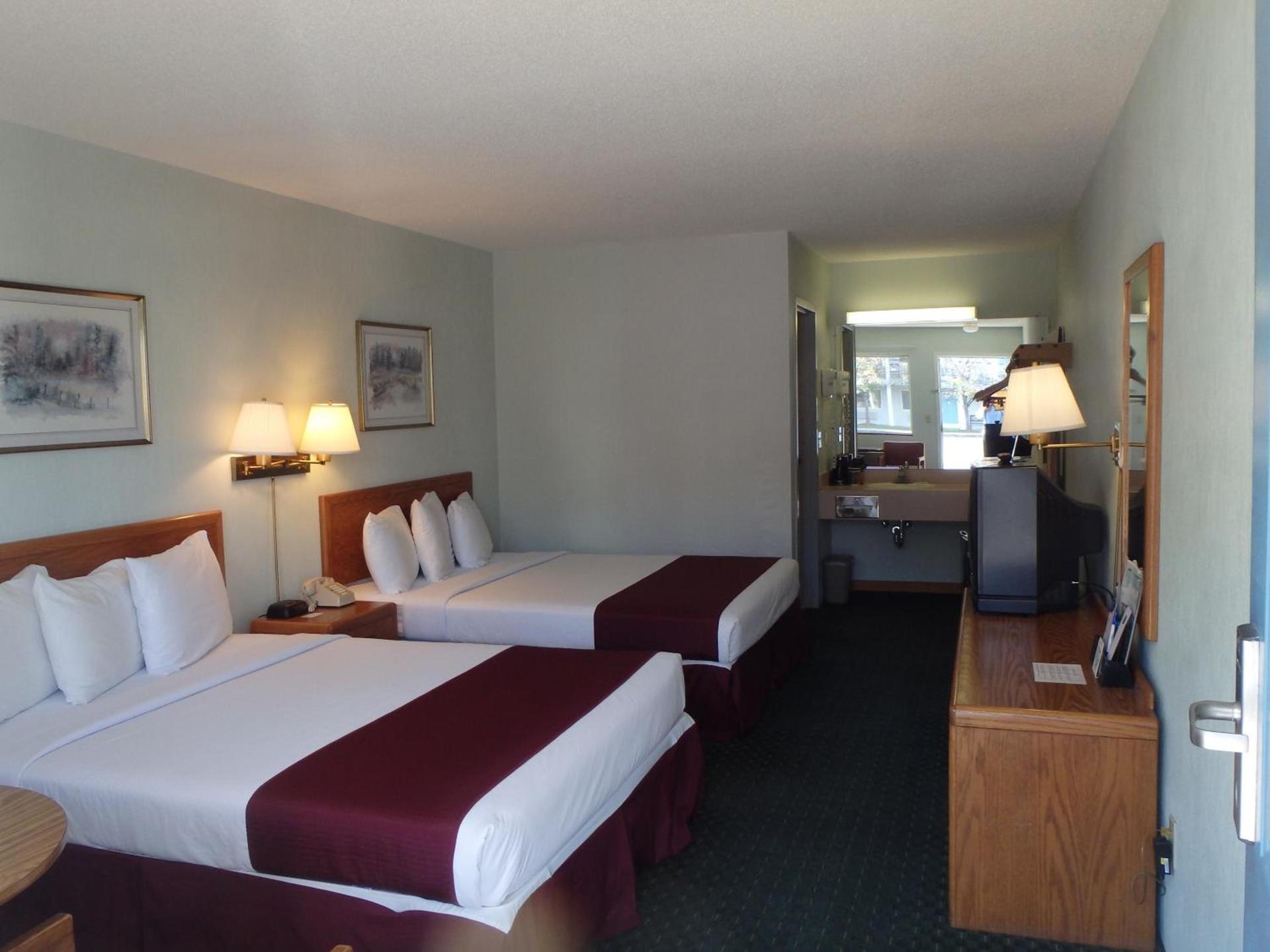 Americas Best Value Inn Saint Ignace photo 23