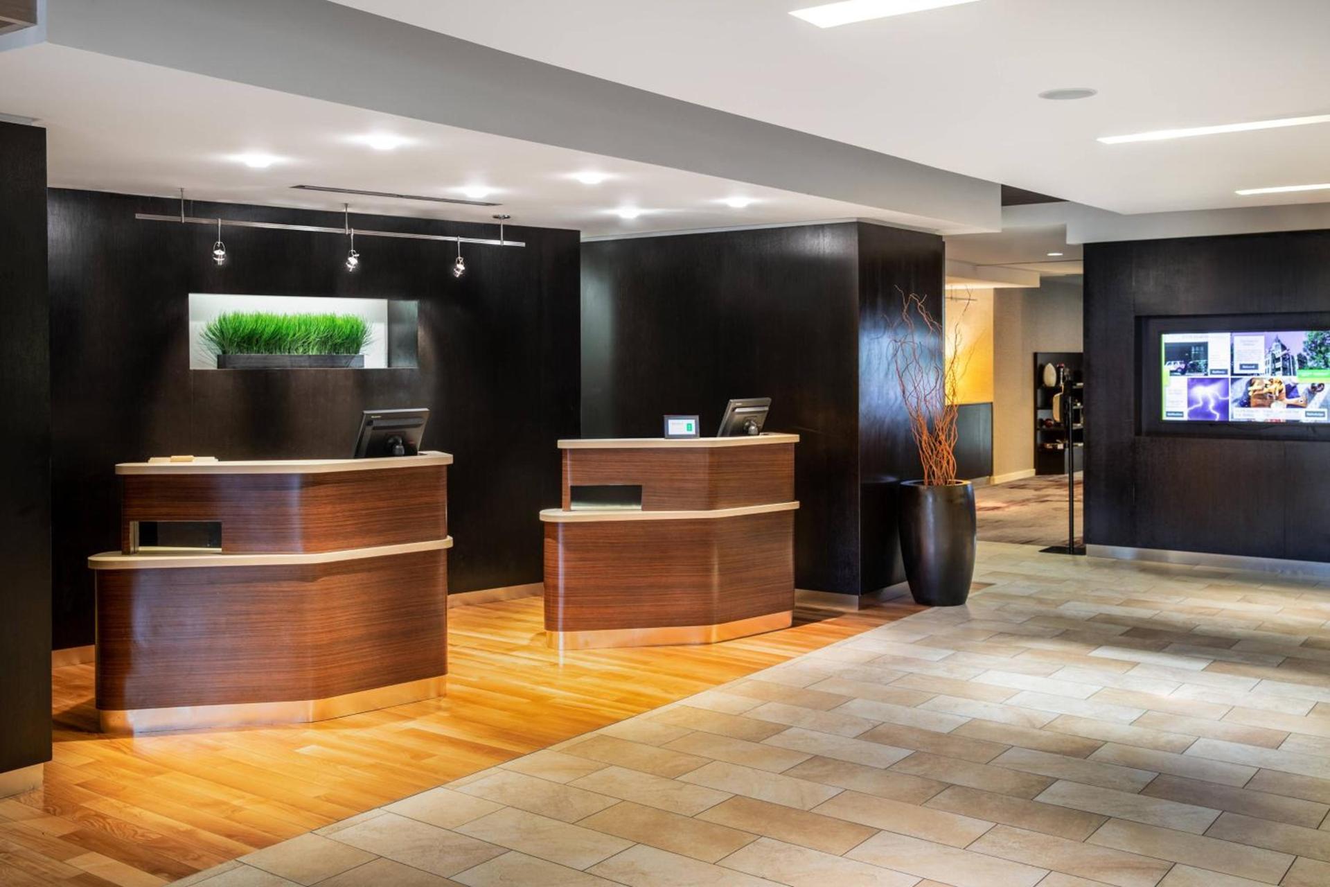 Courtyard by Marriott Denton photo 2