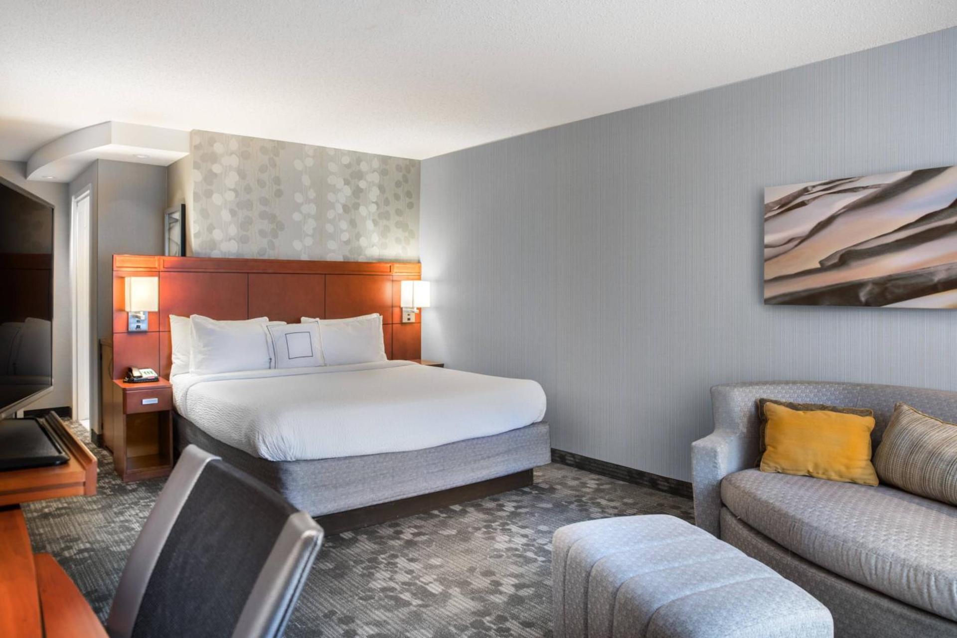 Courtyard by Marriott Denton photo 5