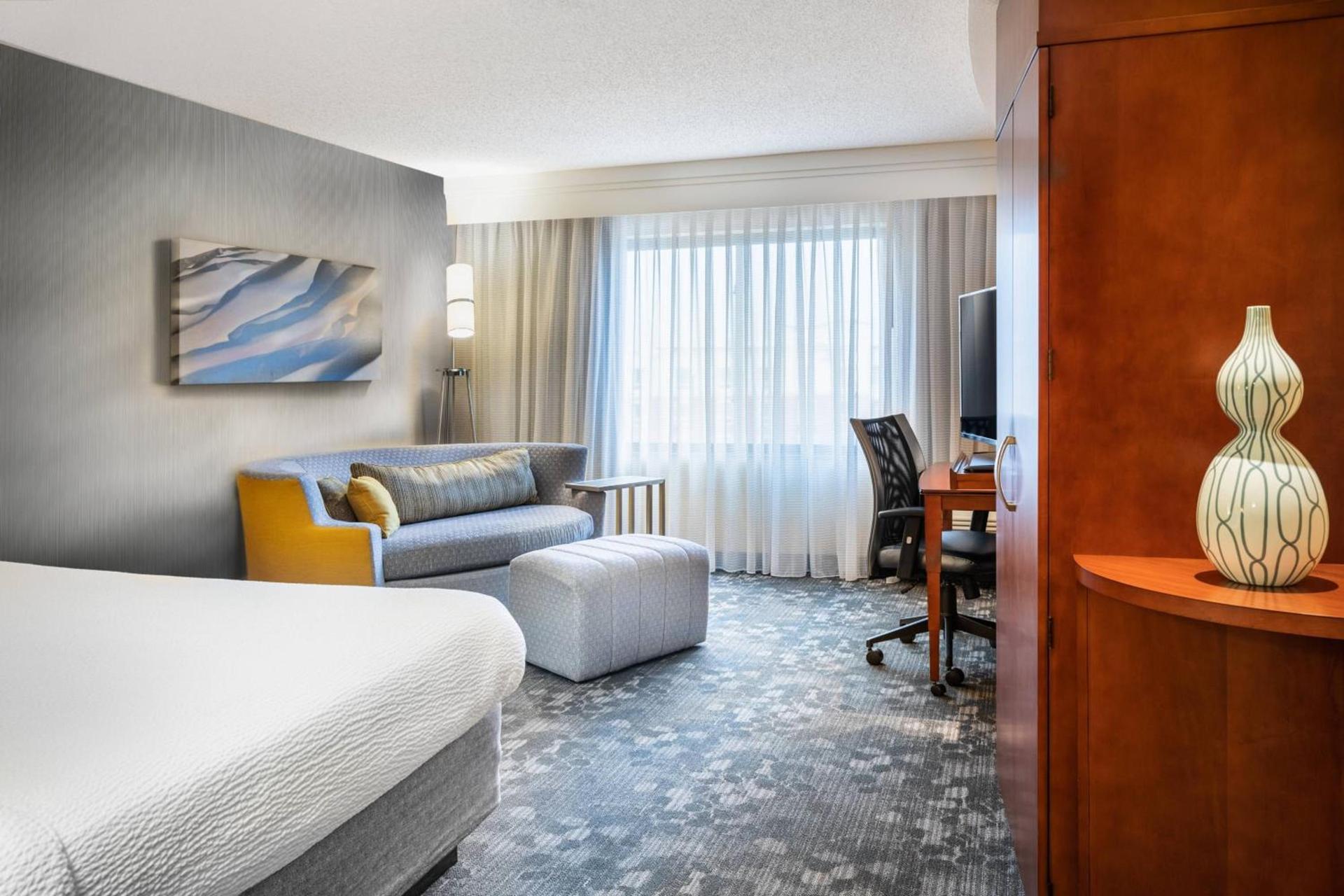 Courtyard by Marriott Denton photo 6