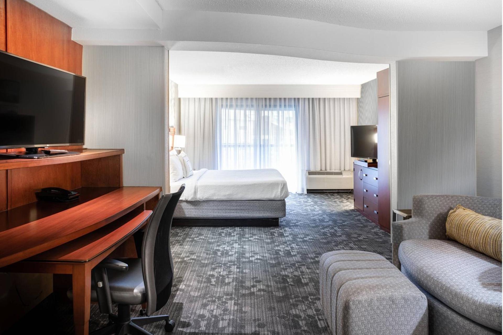 Courtyard by Marriott Denton photo 8