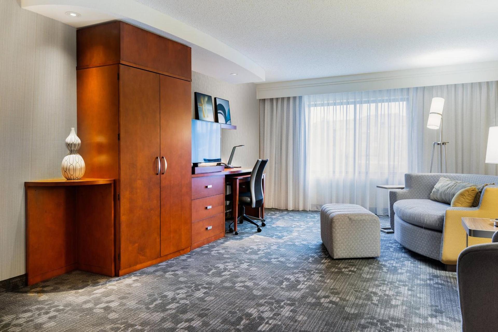 Courtyard by Marriott Denton photo 9