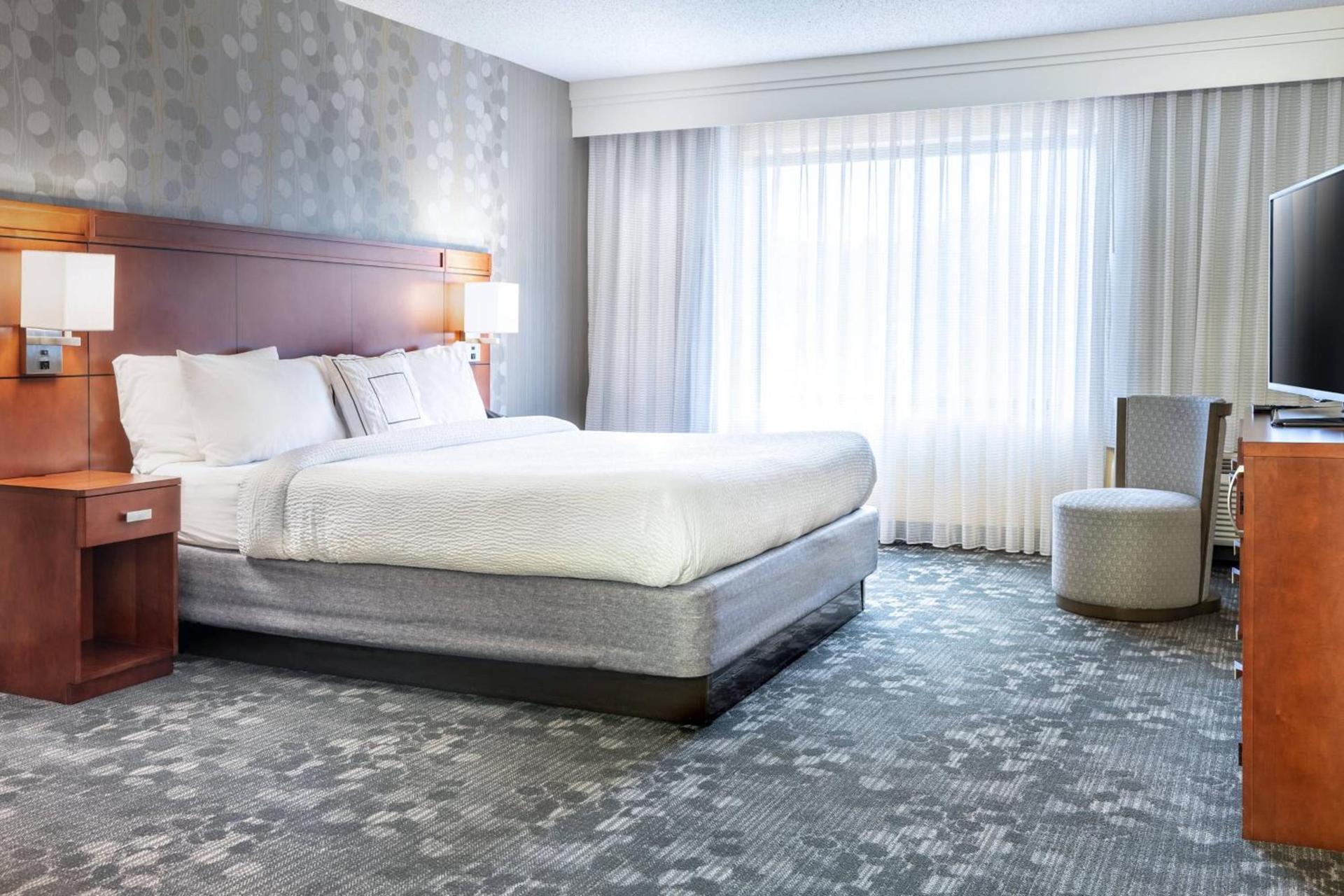 Courtyard by Marriott Denton photo 10