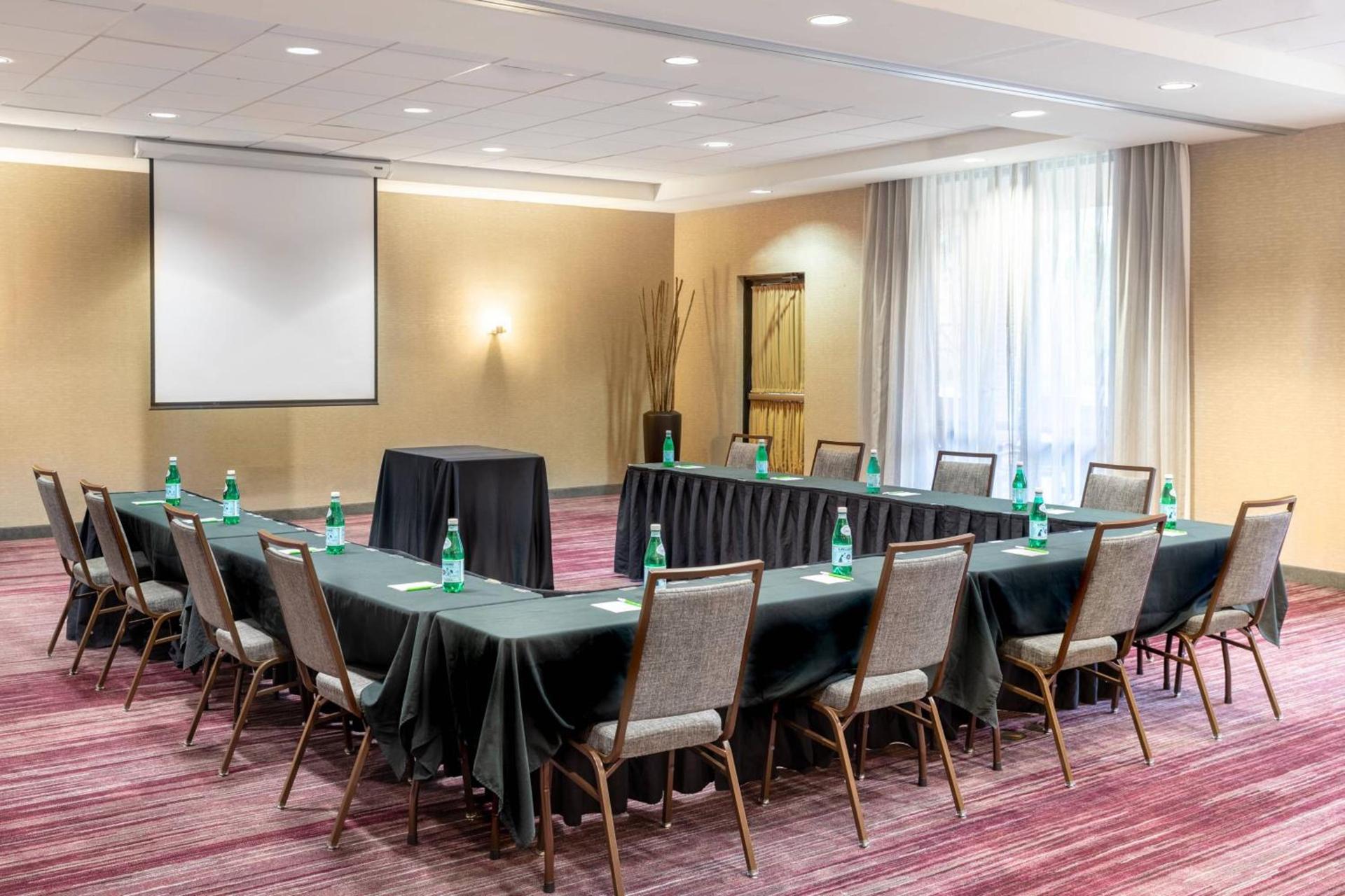 Courtyard by Marriott Denton photo 23