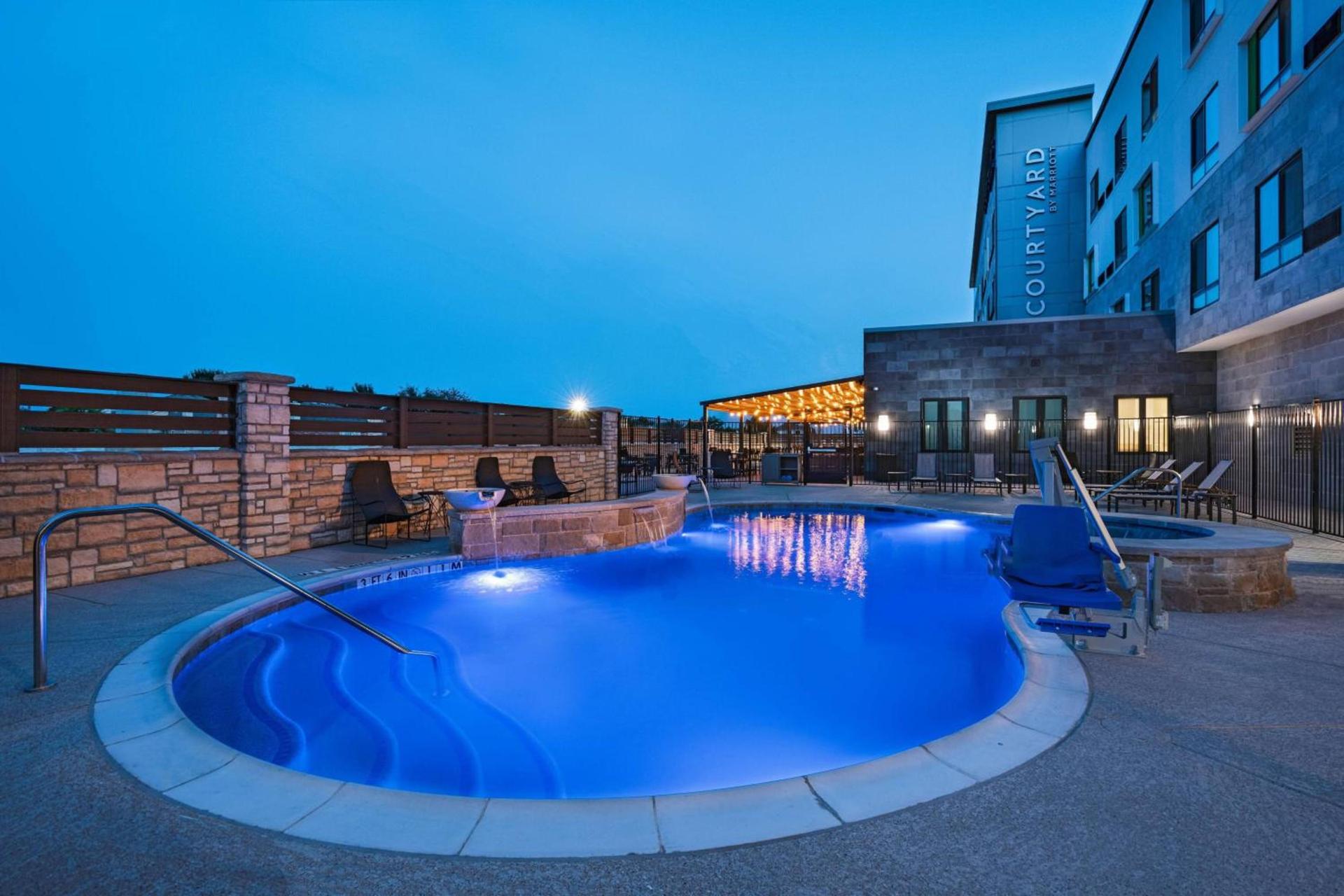 Courtyard Dallas Grand Prairie photo 22