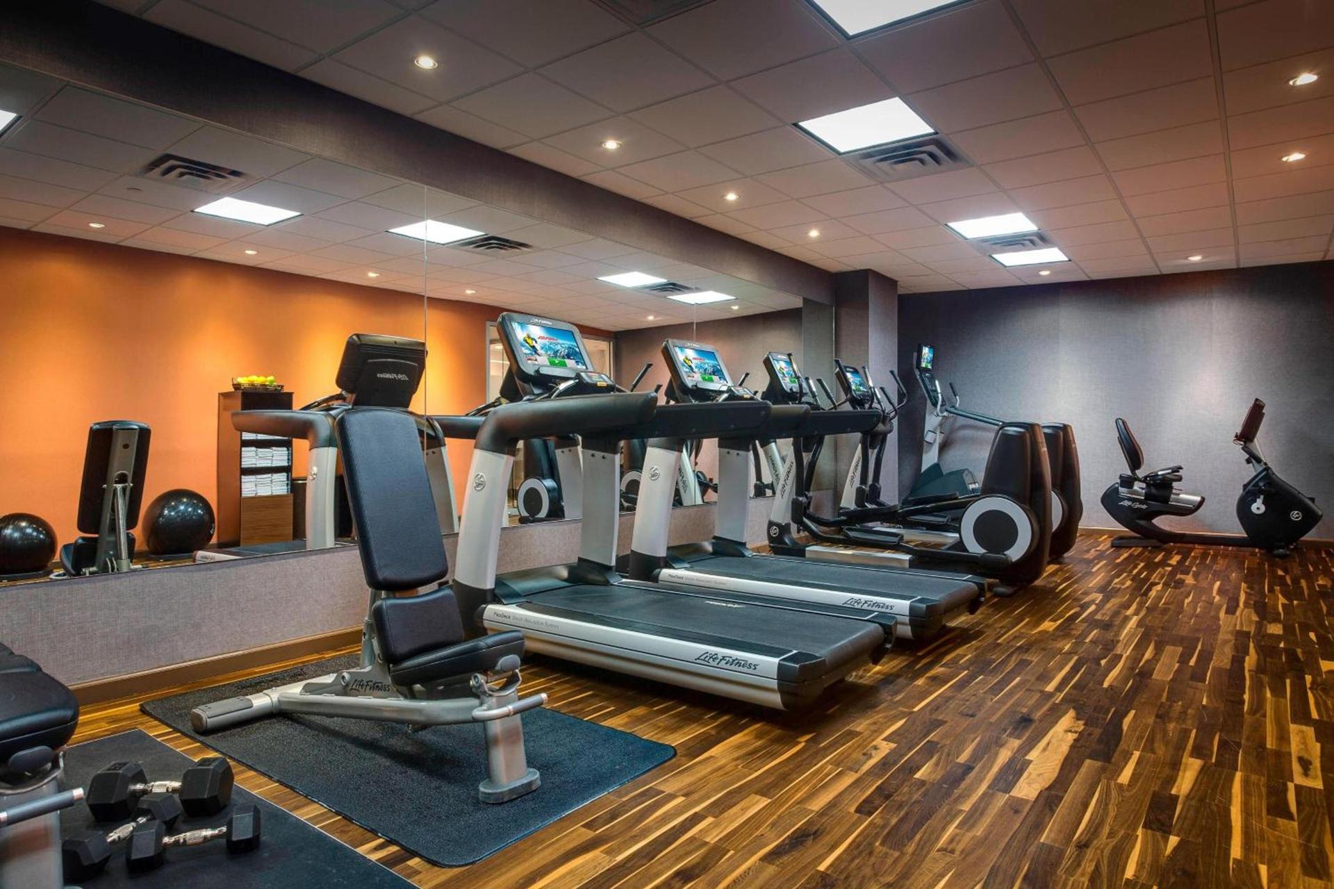 Courtyard by Marriott New York JFK Airport photo 29