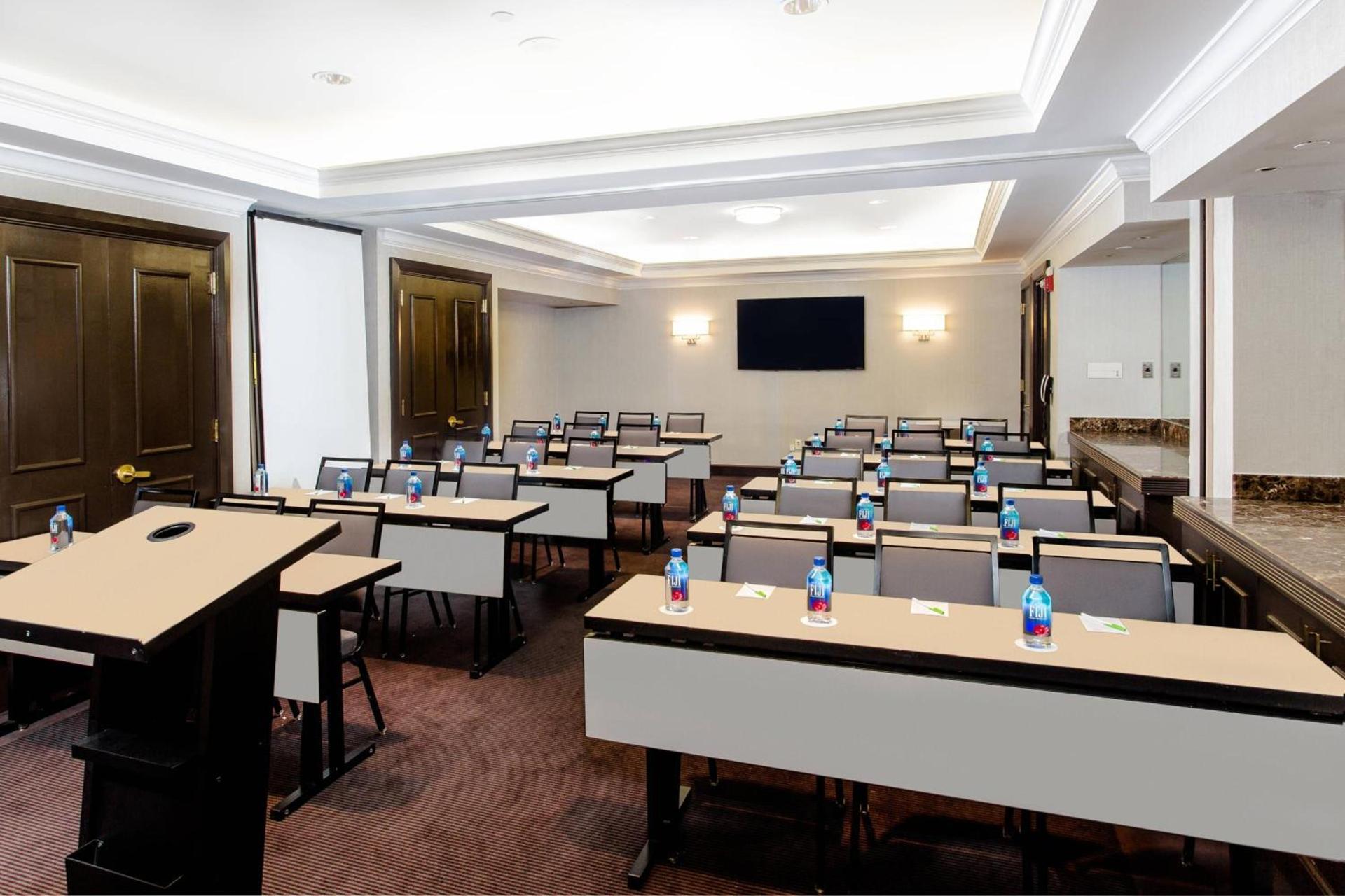 Courtyard by Marriott New York JFK Airport photo 31