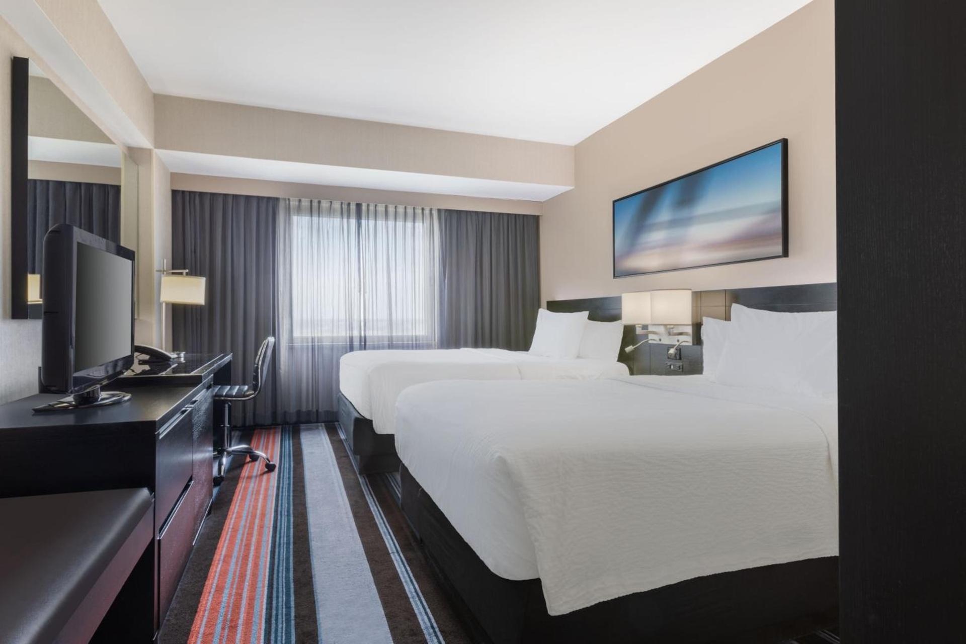 Courtyard by Marriott New York JFK Airport photo 5