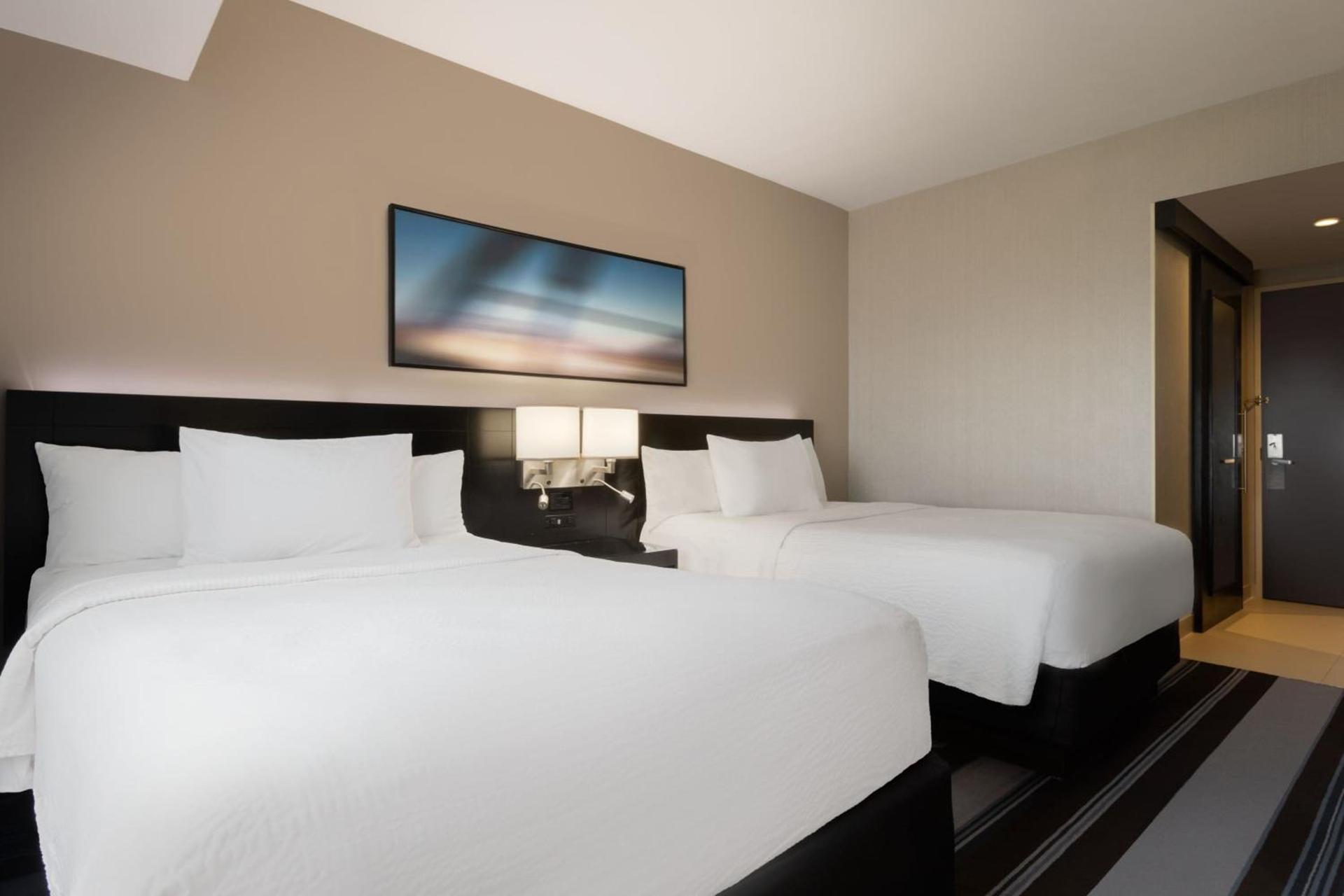 Courtyard by Marriott New York JFK Airport photo 7