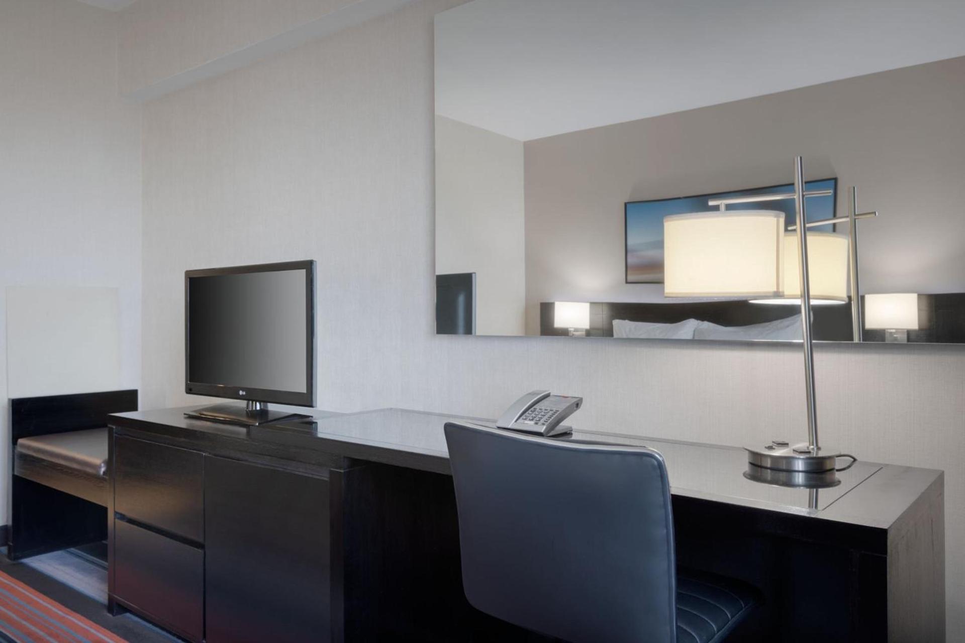 Courtyard by Marriott New York JFK Airport photo 8