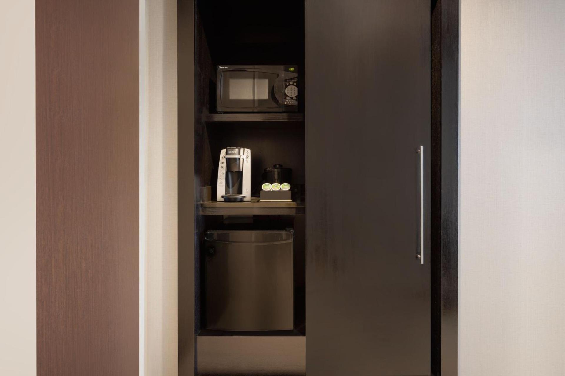 Courtyard by Marriott New York JFK Airport photo 9