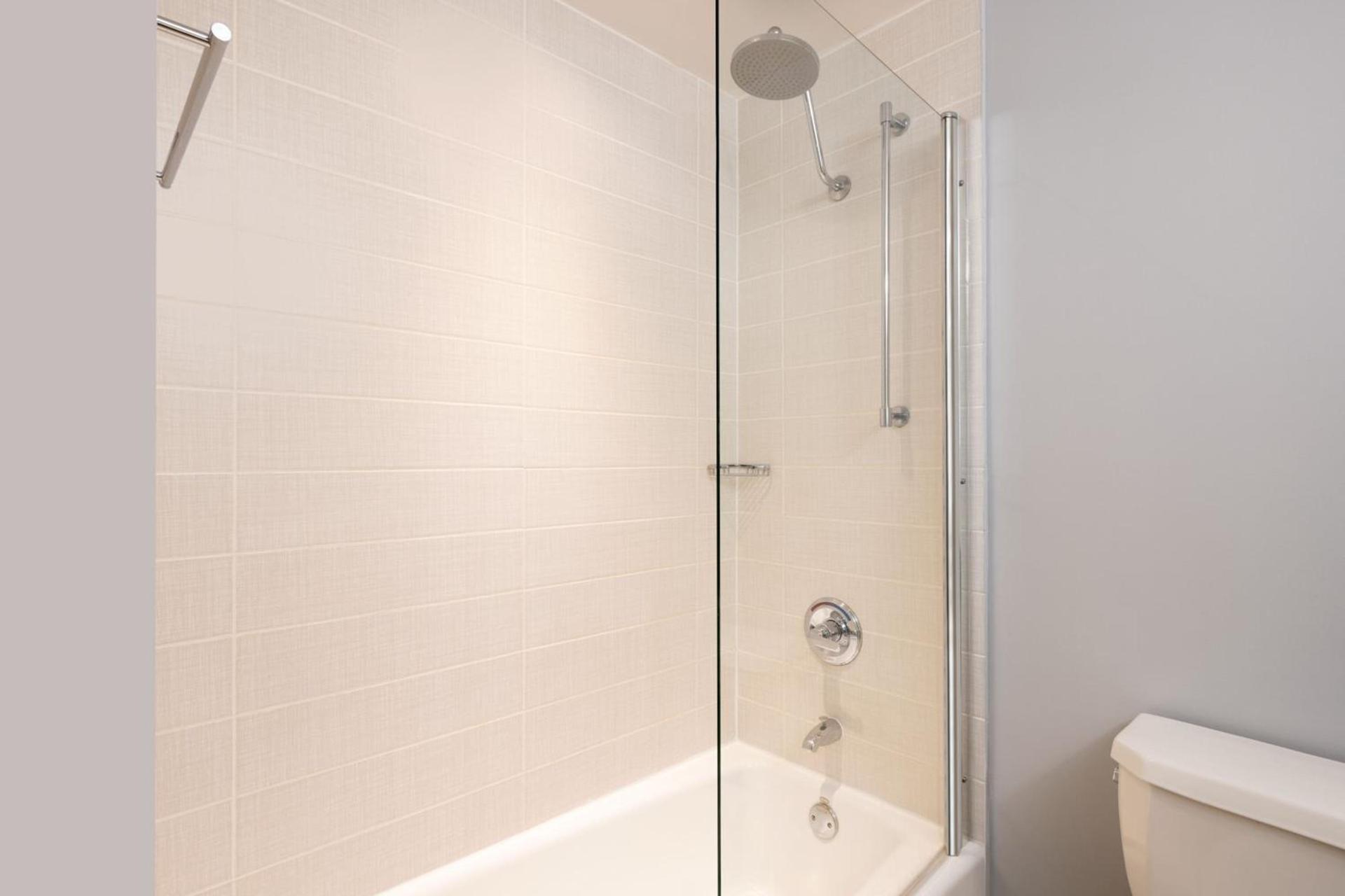 Courtyard by Marriott New York JFK Airport photo 12