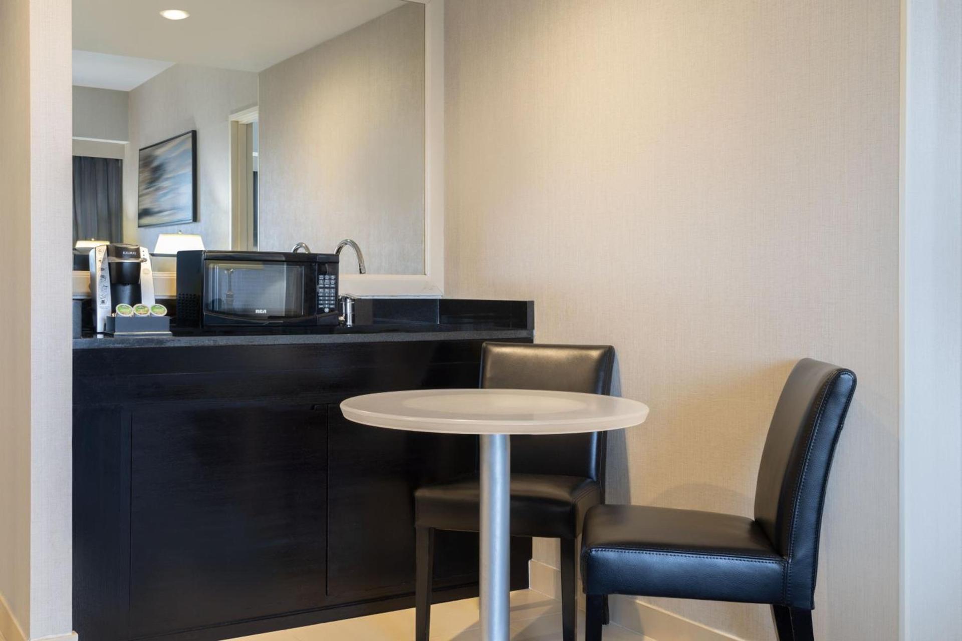 Courtyard by Marriott New York JFK Airport photo 20