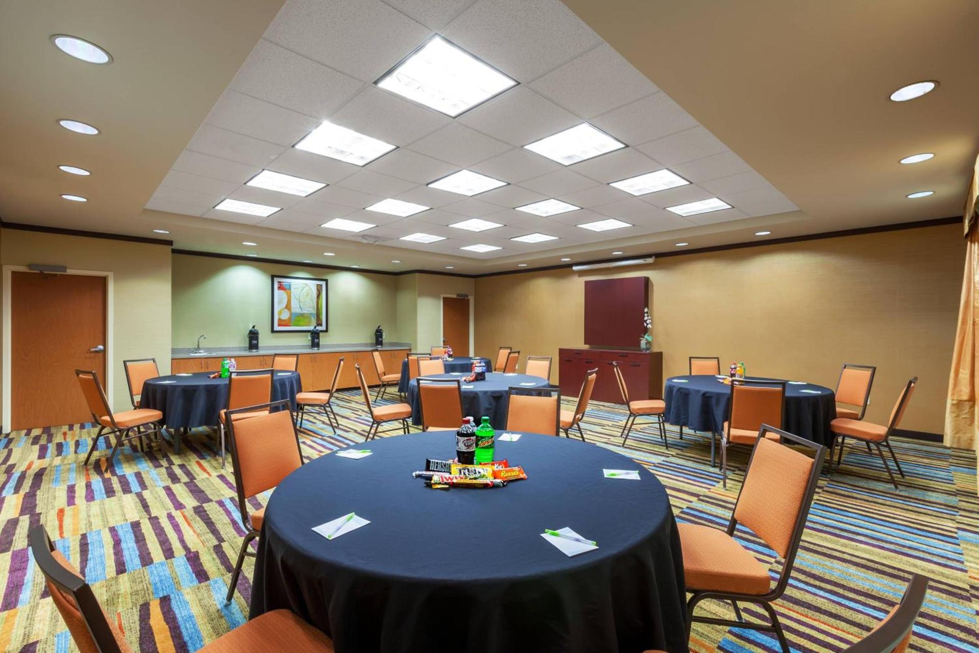 Fairfield Inn & Suites by Marriott Rogers photo 24