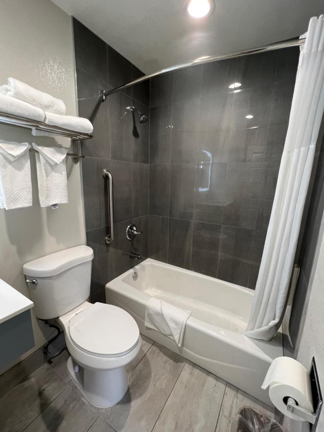 Quality Inn Tracy I-205 photo 22