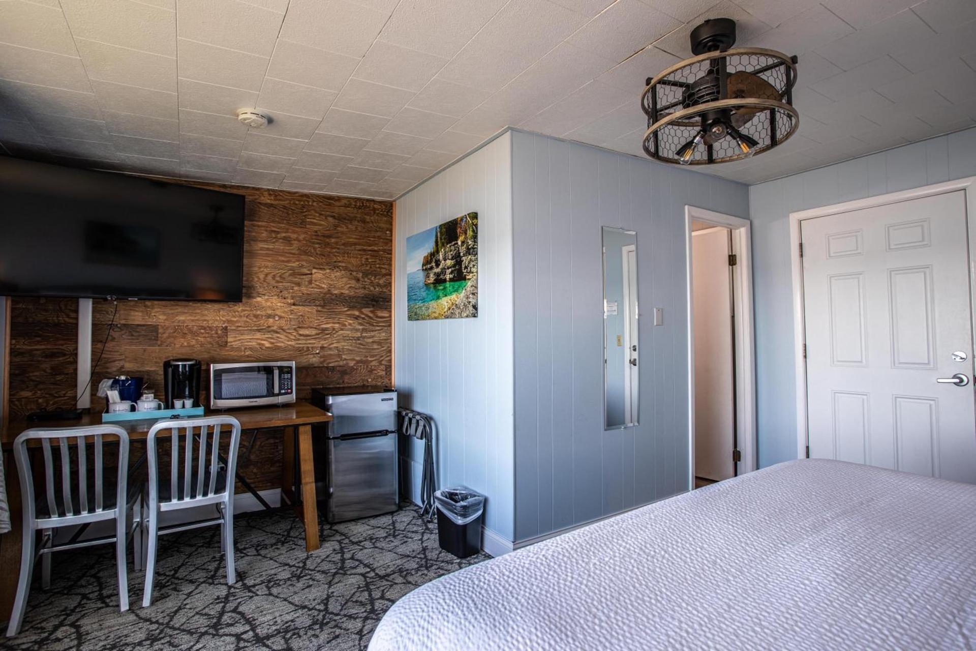 Beachfront Inn photo 40