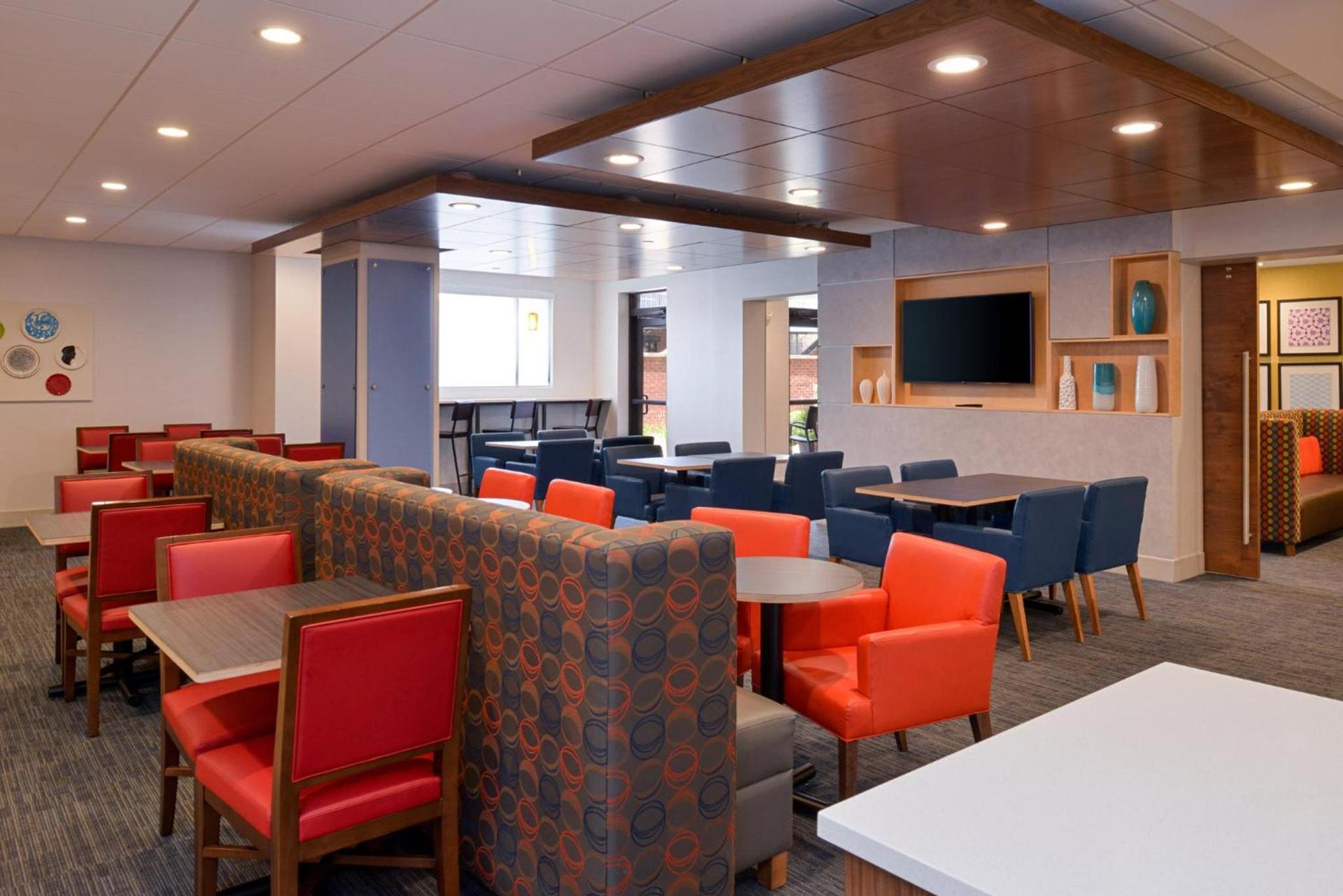 Holiday Inn Express & Suites Indianapolis Dtn-Conv Ctr Area by IHG photo 7