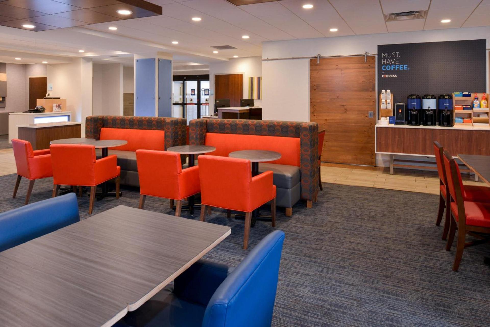 Holiday Inn Express & Suites Indianapolis Dtn-Conv Ctr Area by IHG photo 11