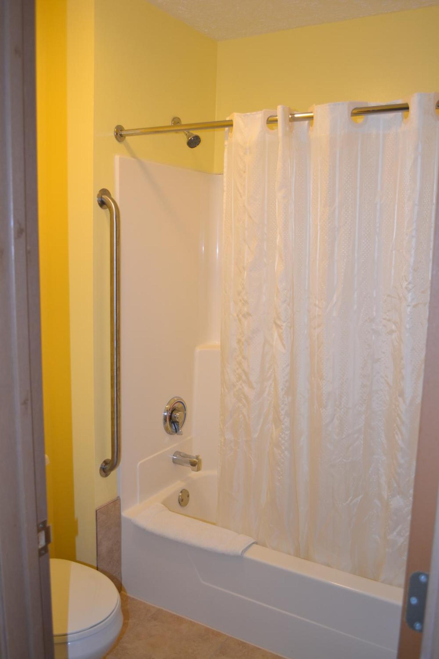 Sky Lodge Inn & Suites - Delavan photo 36