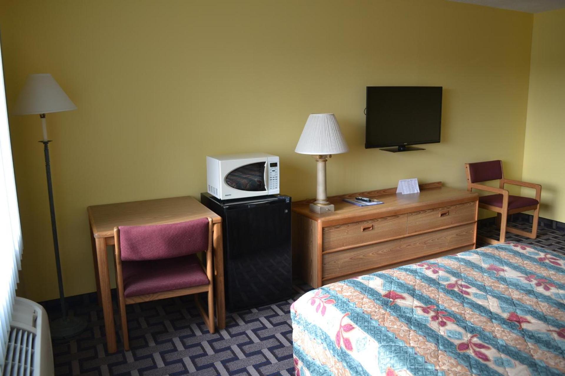 Sky Lodge Inn & Suites - Delavan photo 31