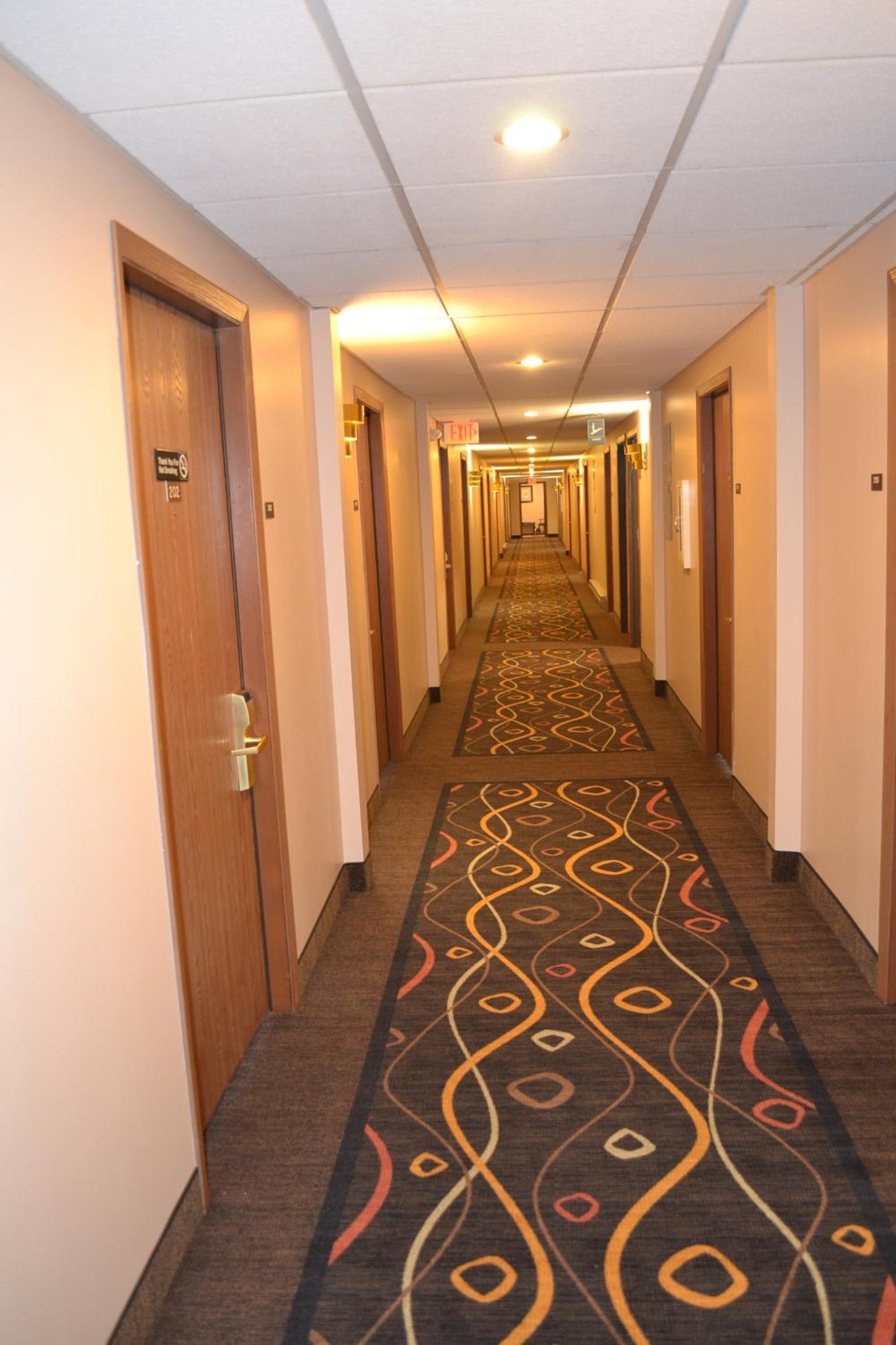 Sky Lodge Inn & Suites - Delavan photo 13