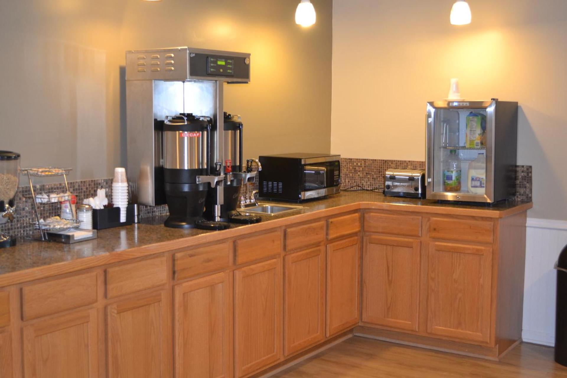 Sky Lodge Inn & Suites - Delavan photo 16