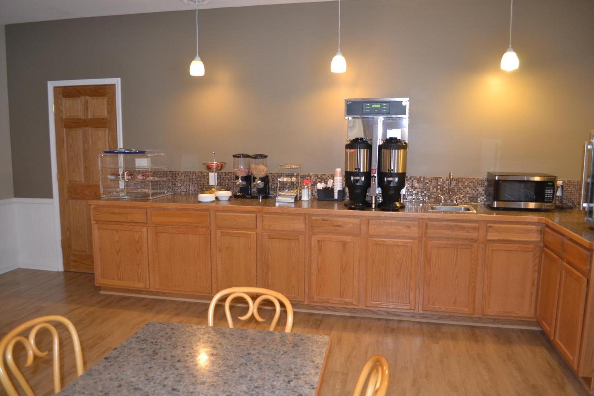 Sky Lodge Inn & Suites - Delavan photo 17