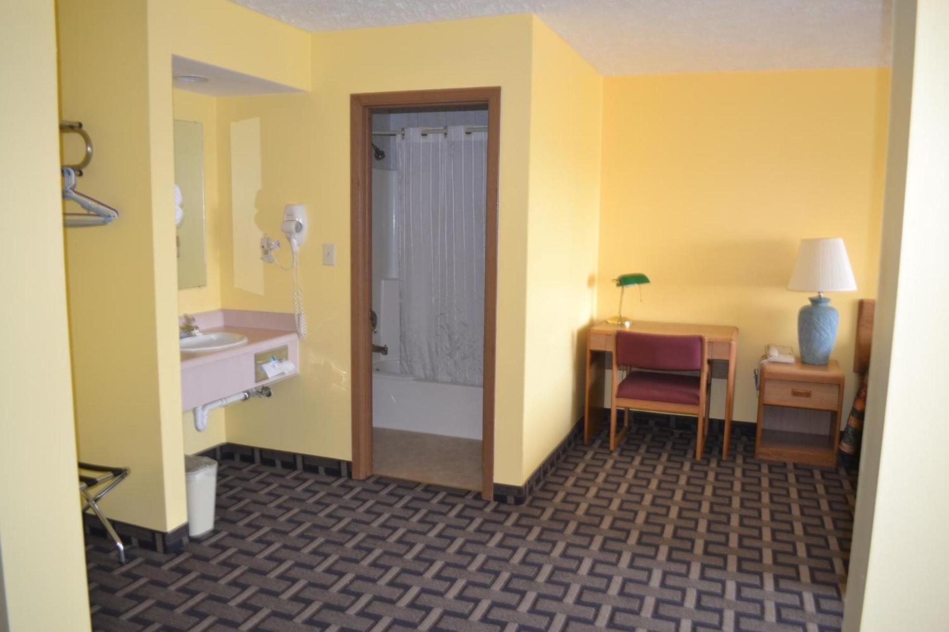 Sky Lodge Inn & Suites - Delavan photo 42