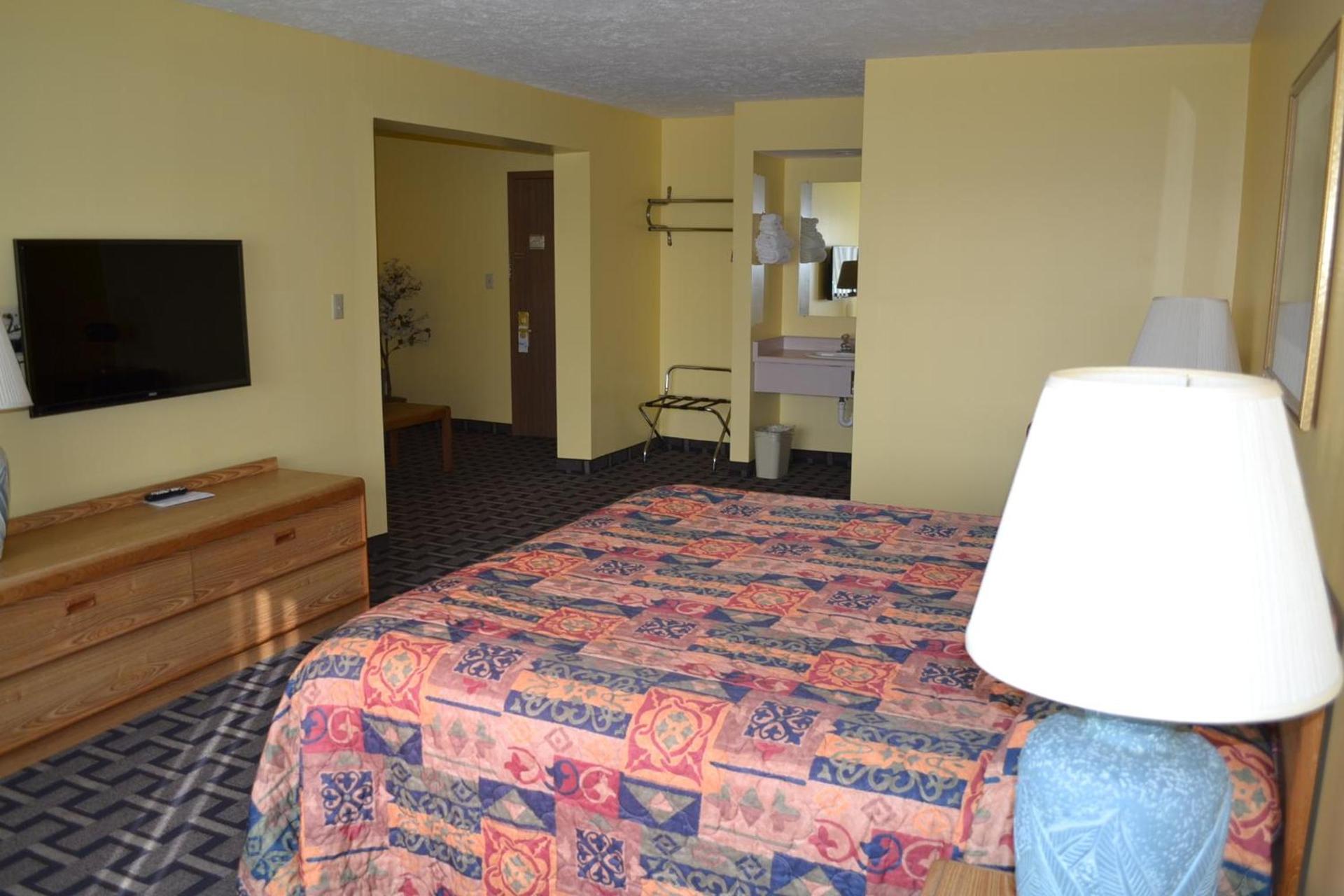 Sky Lodge Inn & Suites - Delavan photo 43