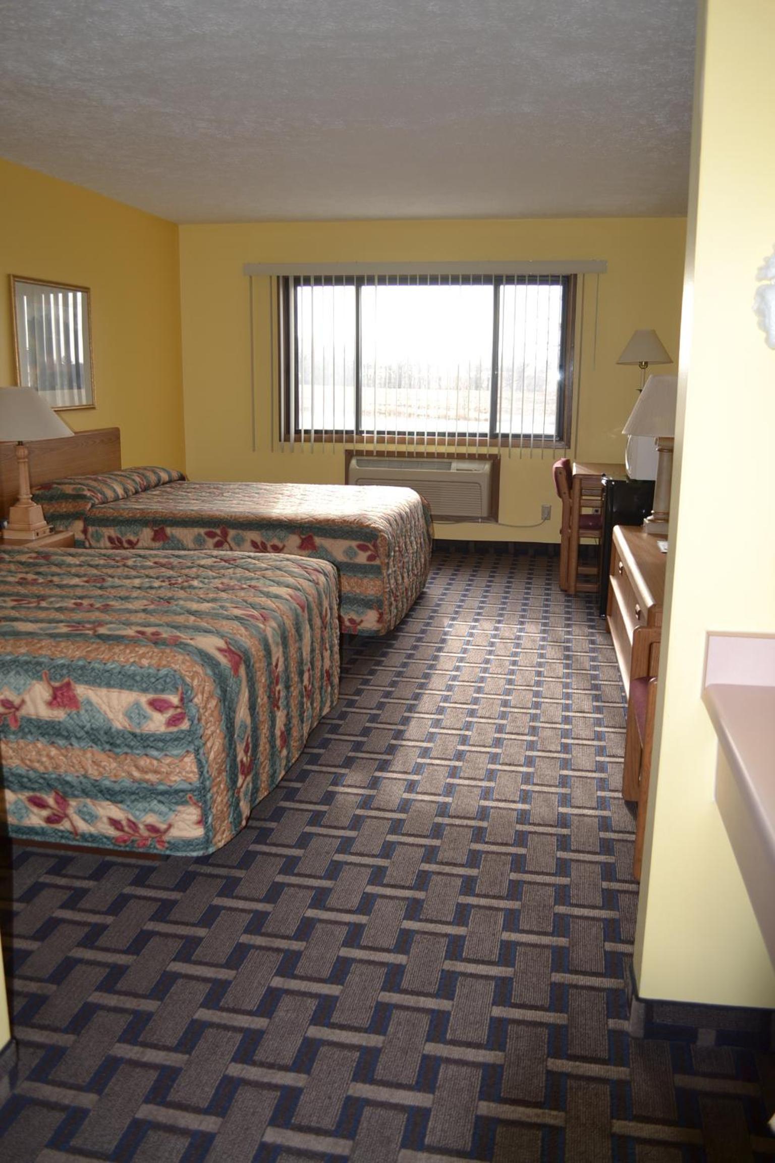 Sky Lodge Inn & Suites - Delavan photo 27