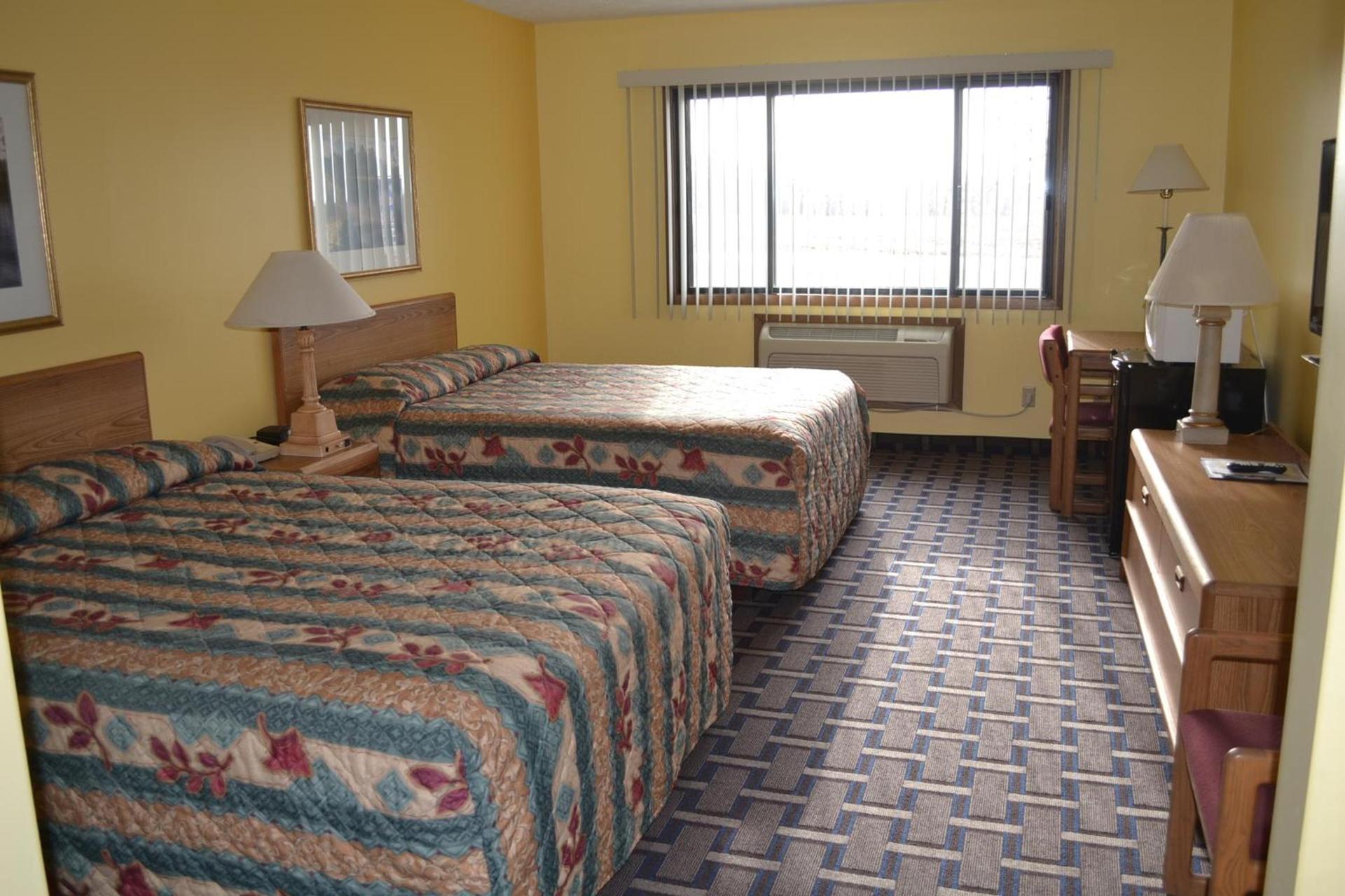 Sky Lodge Inn & Suites - Delavan photo 28