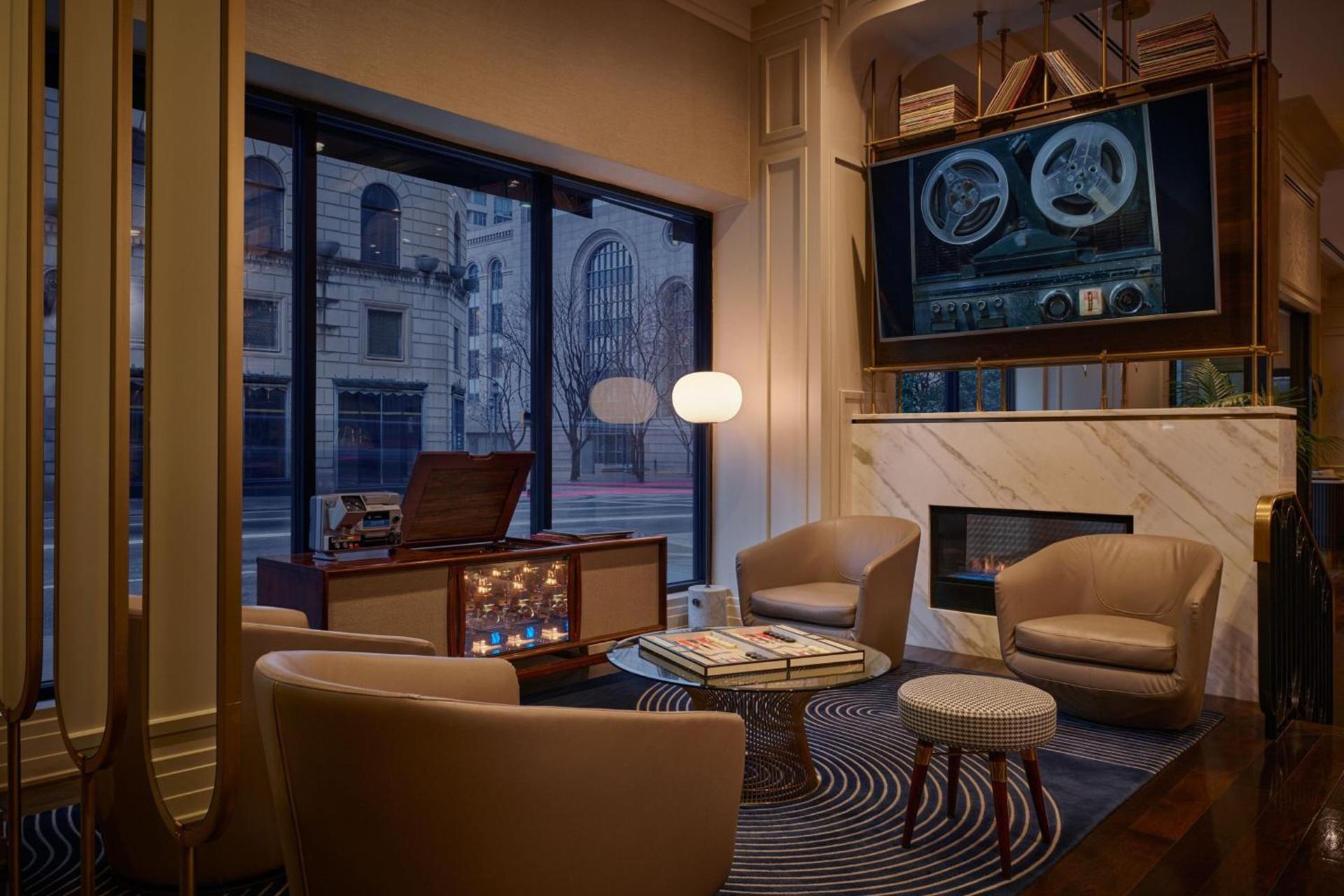 Renaissance Saint Elm Dallas Downtown Hotel photo 6