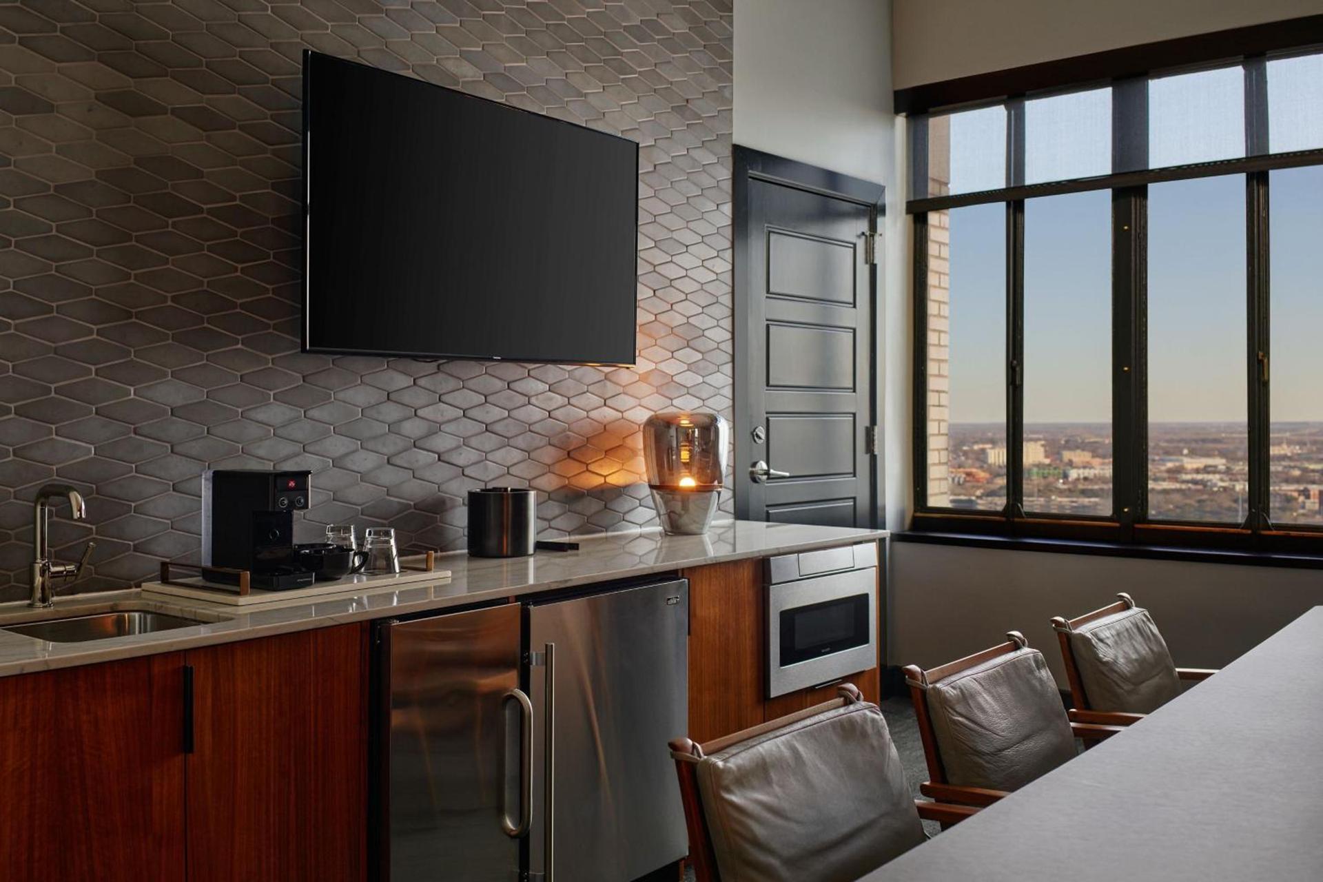 Renaissance Saint Elm Dallas Downtown Hotel photo 42
