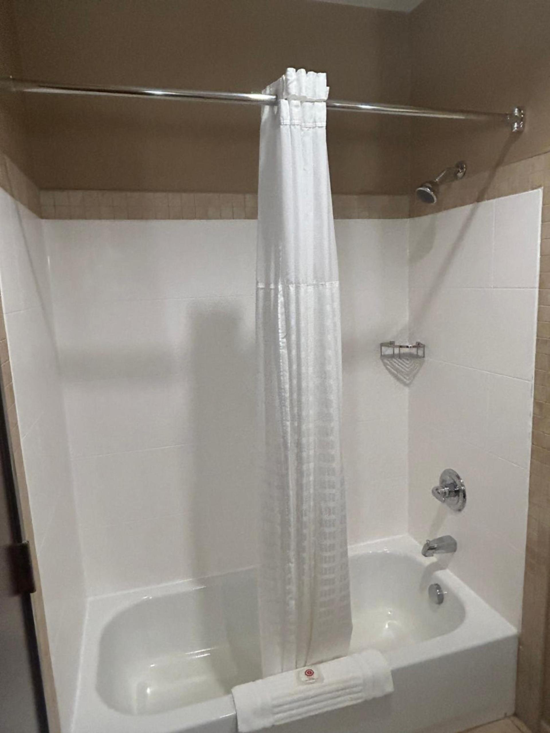 Comfort Suites Palestine photo 39