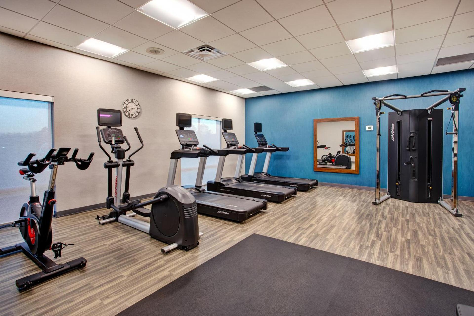Hampton Inn Paris, Tn photo 13