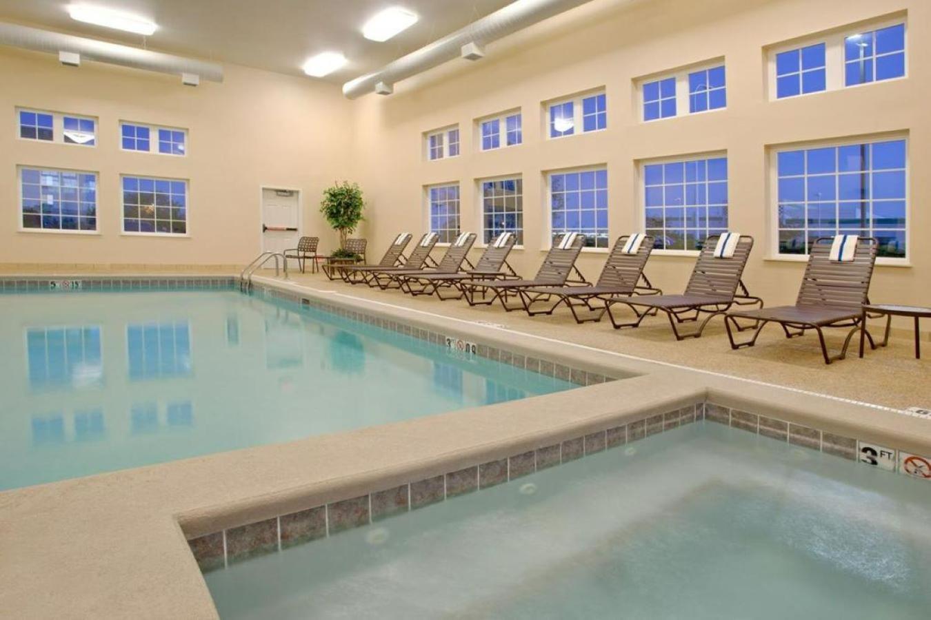 Candlewood Suites Polaris by IHG photo 2
