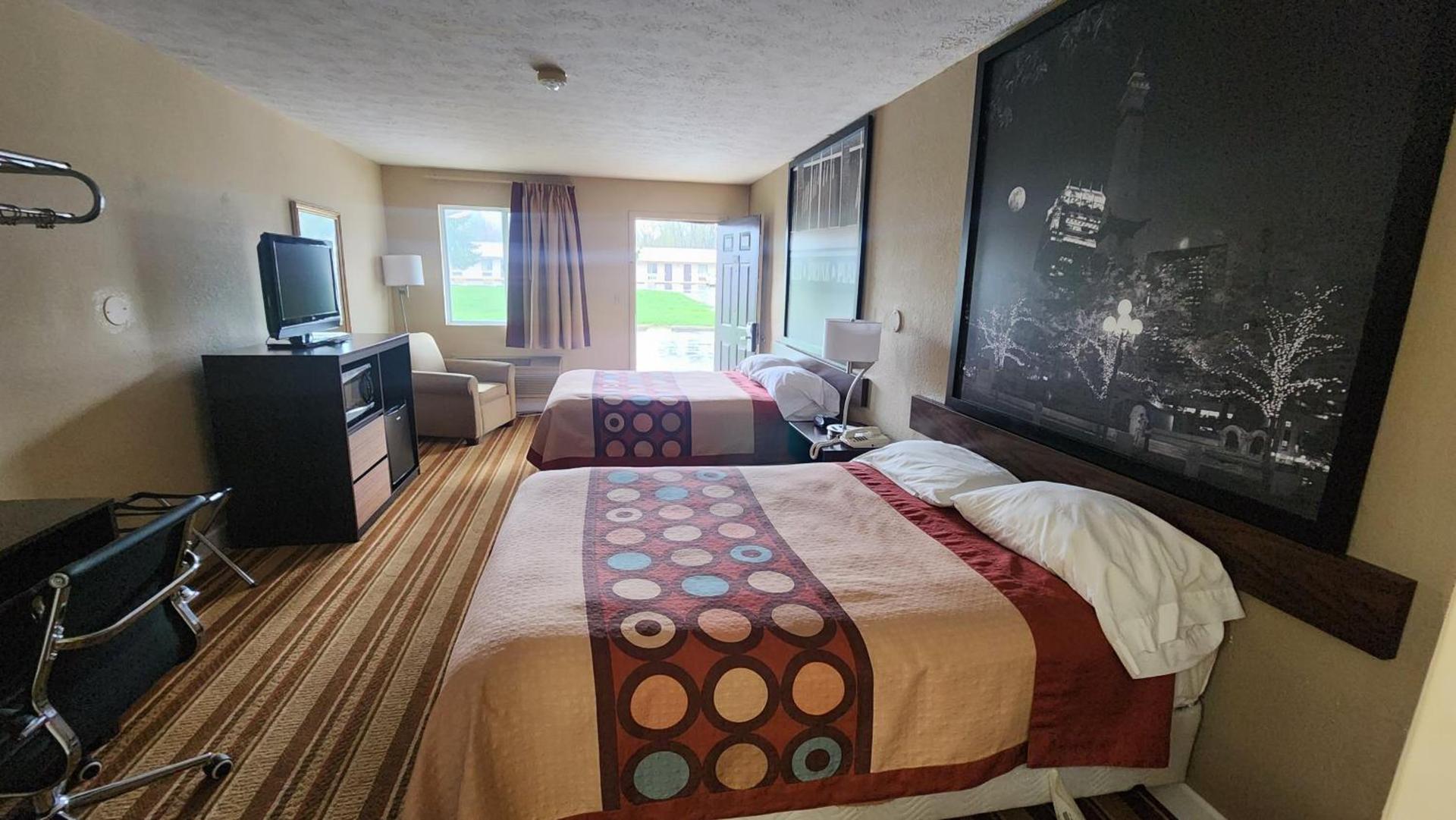 Super 8 by Wyndham Centerville-Richmond photo 4