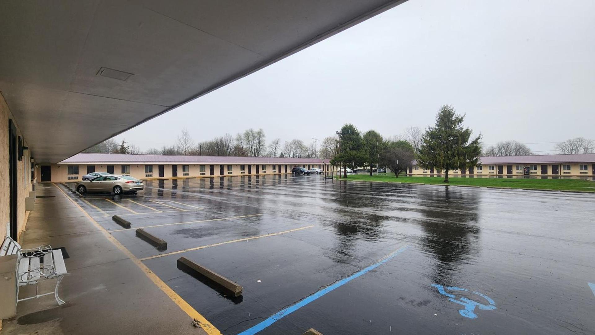Super 8 by Wyndham Centerville-Richmond photo 3