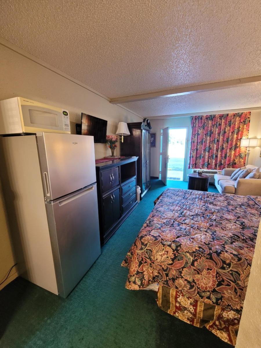 Express Inn and Suites photo 2