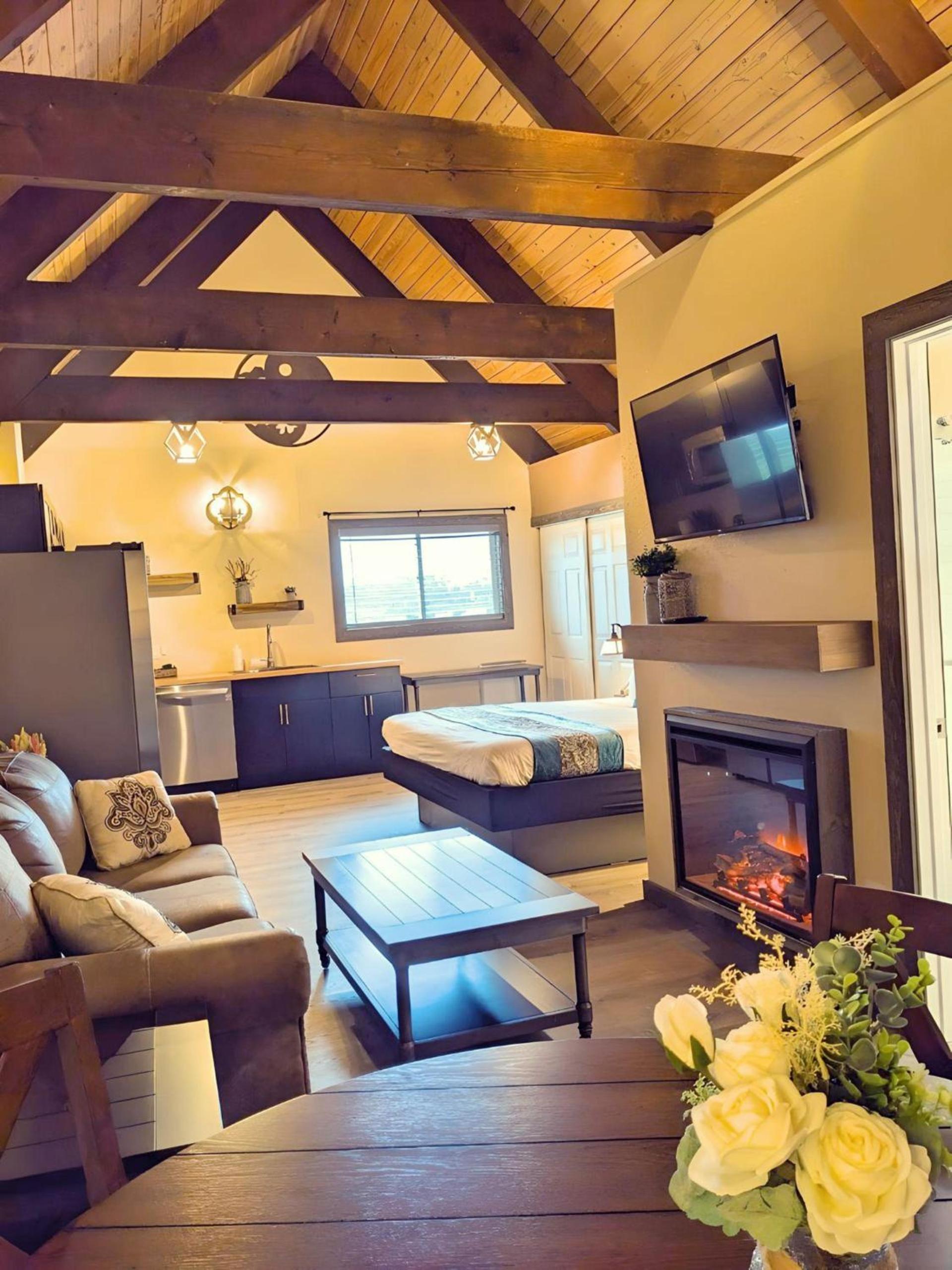 Wanderlust Inn photo 30