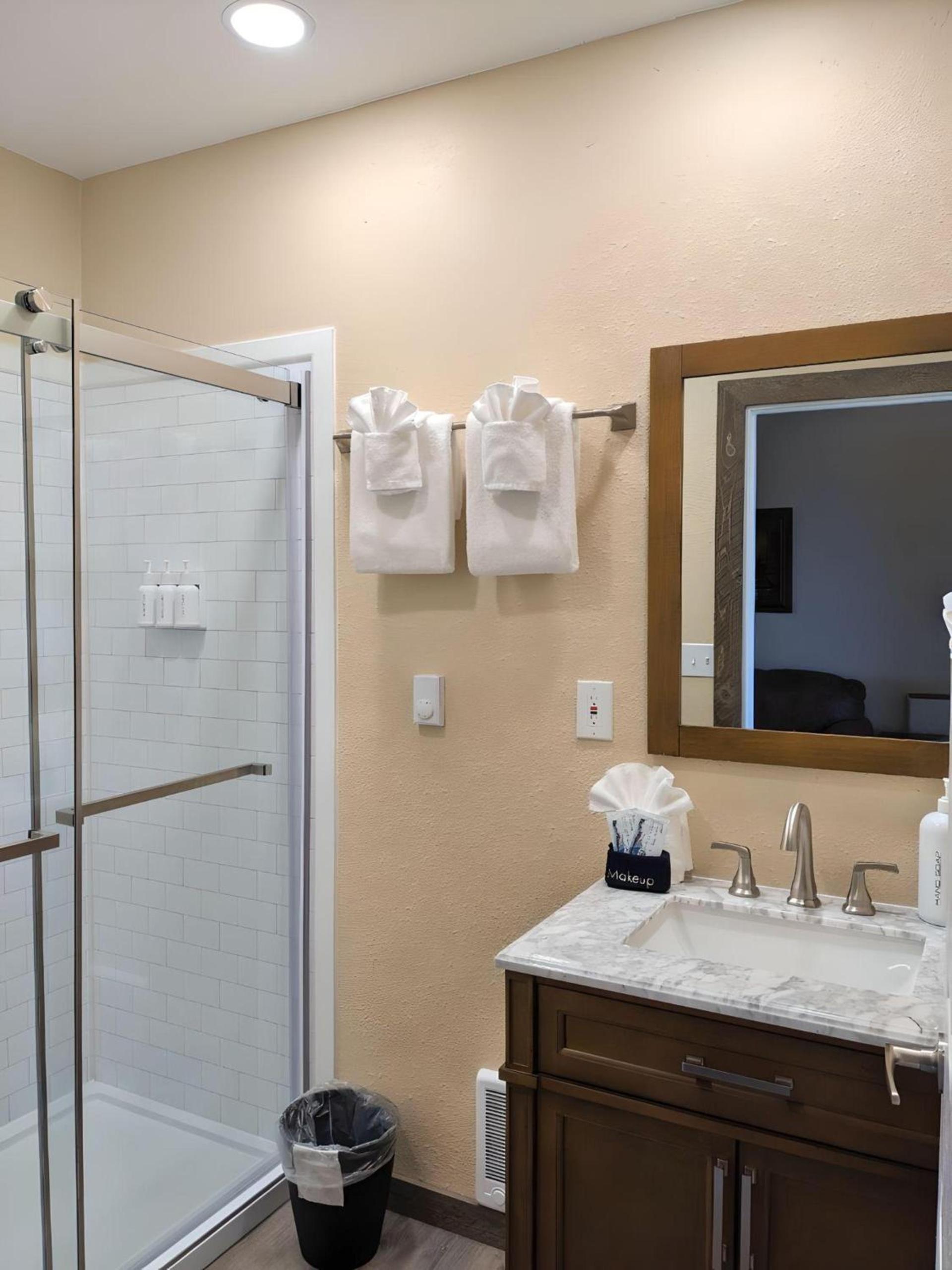 Wanderlust Inn photo 35