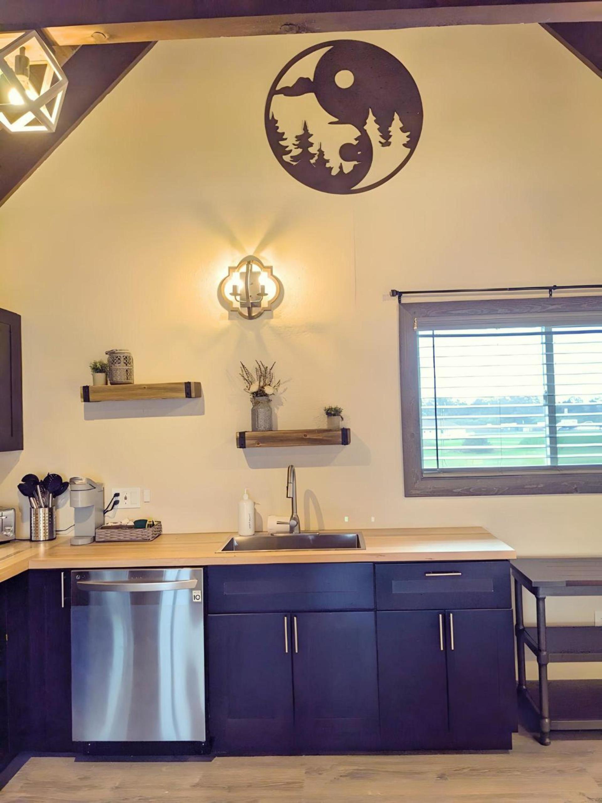 Wanderlust Inn photo 38
