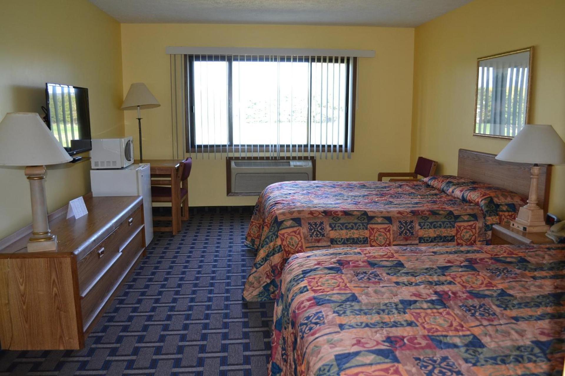 Sky Lodge Inn & Suites - Delavan photo 45