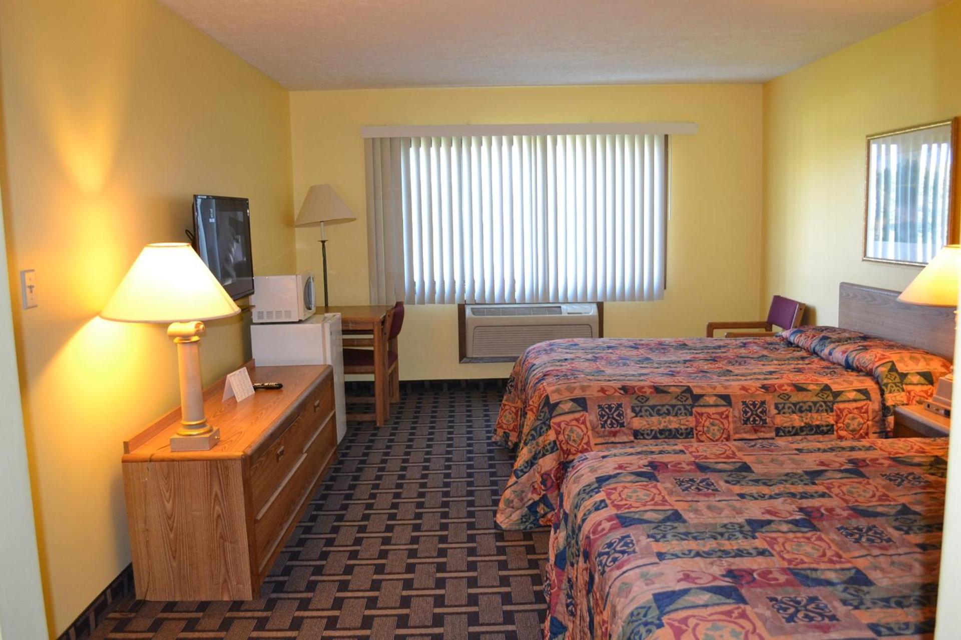 Sky Lodge Inn & Suites - Delavan photo 44