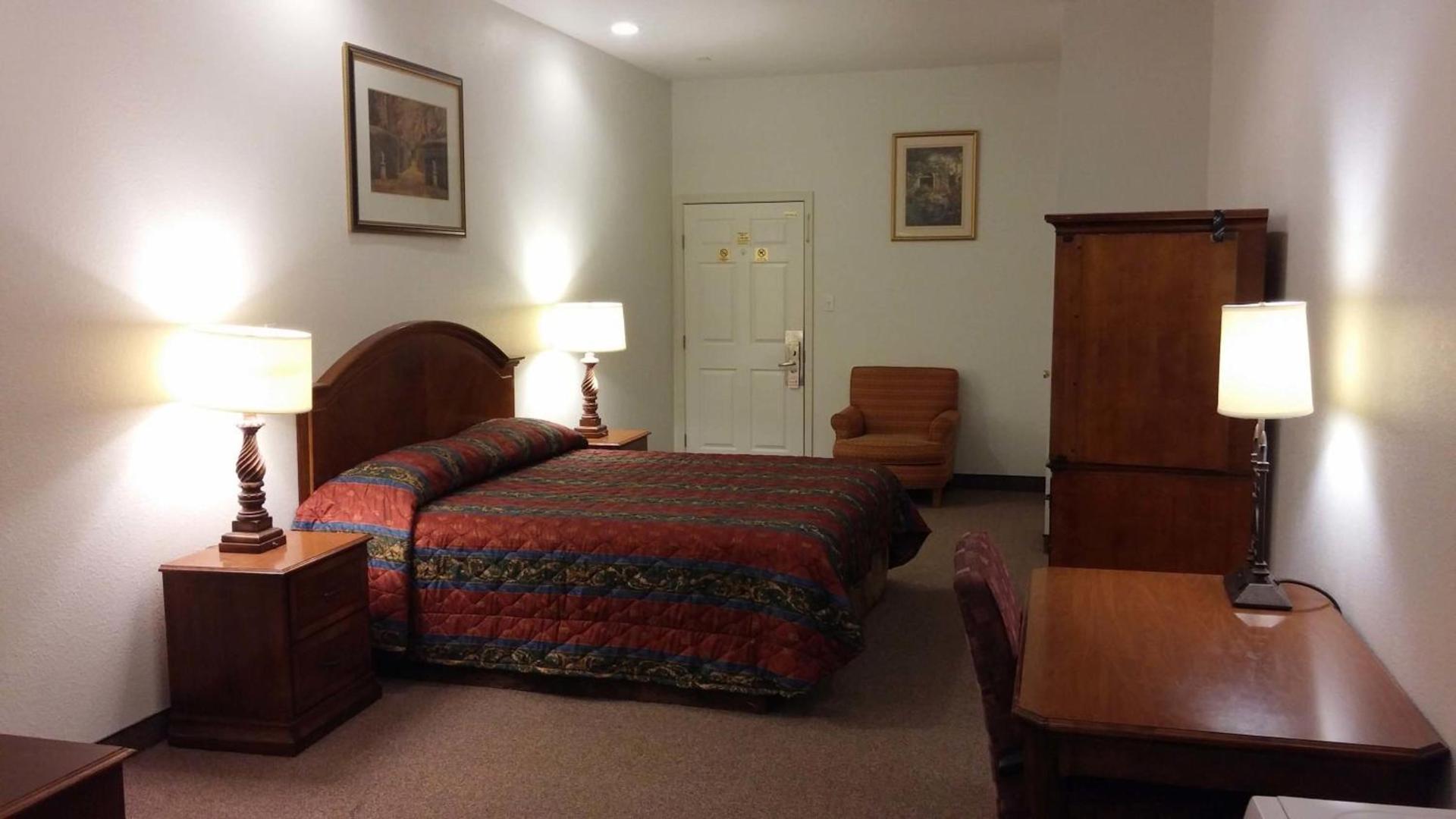 Country Regency Inn & Suites photo 21