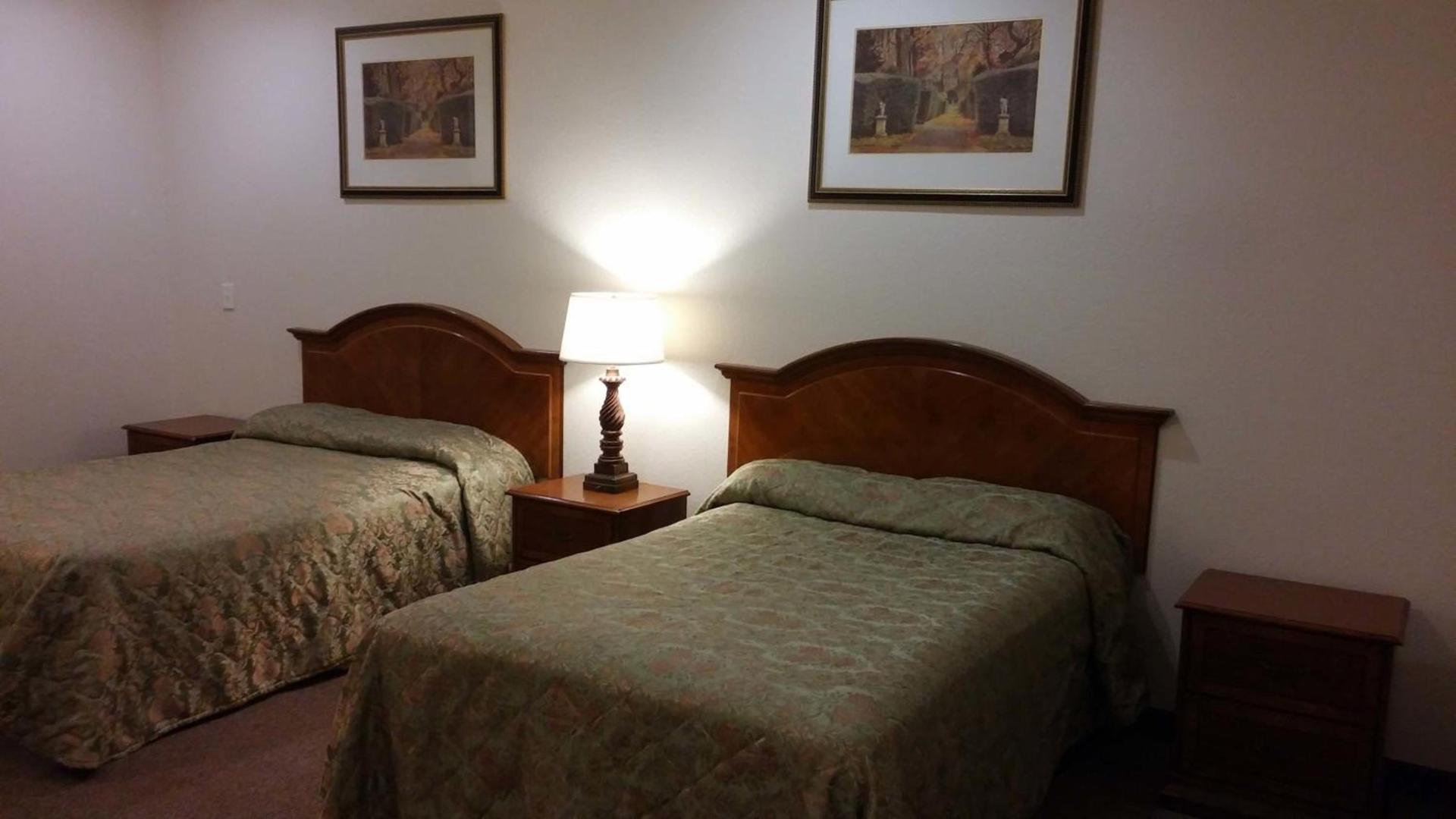 Country Regency Inn & Suites photo 37