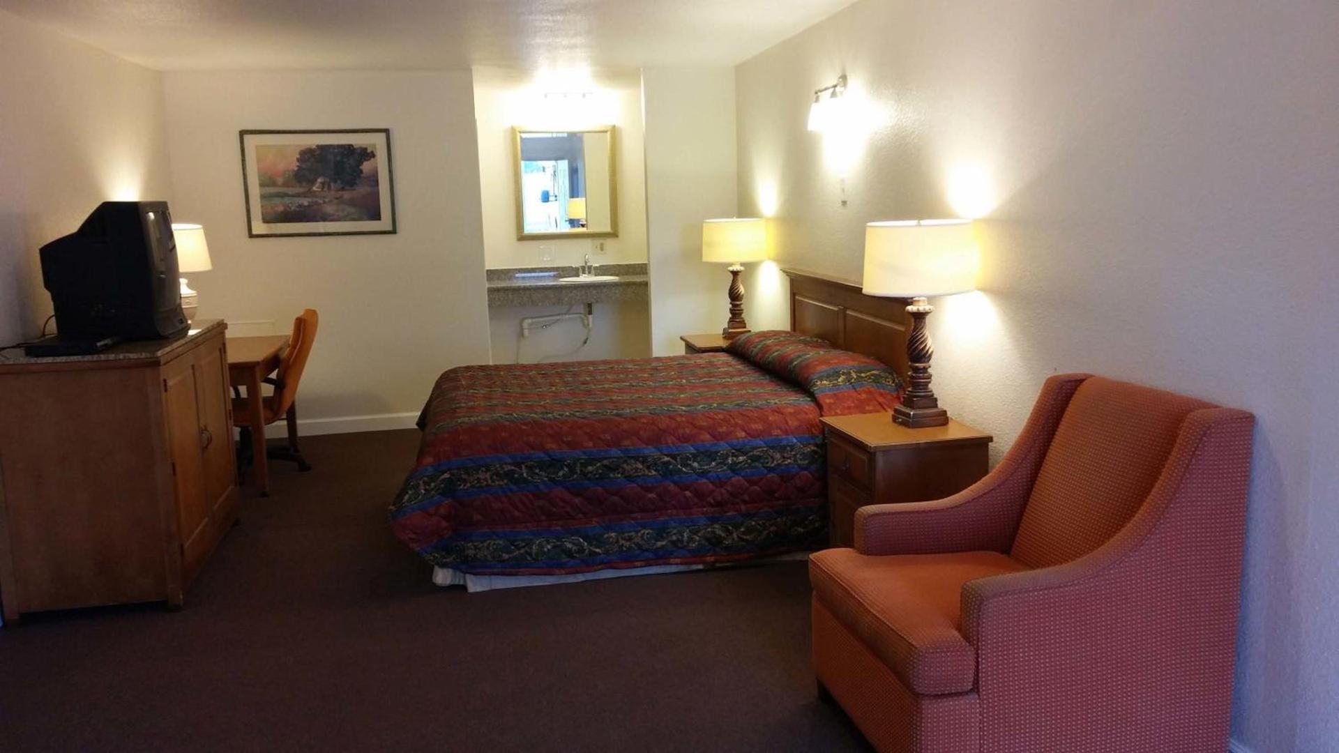 Country Regency Inn & Suites photo 31